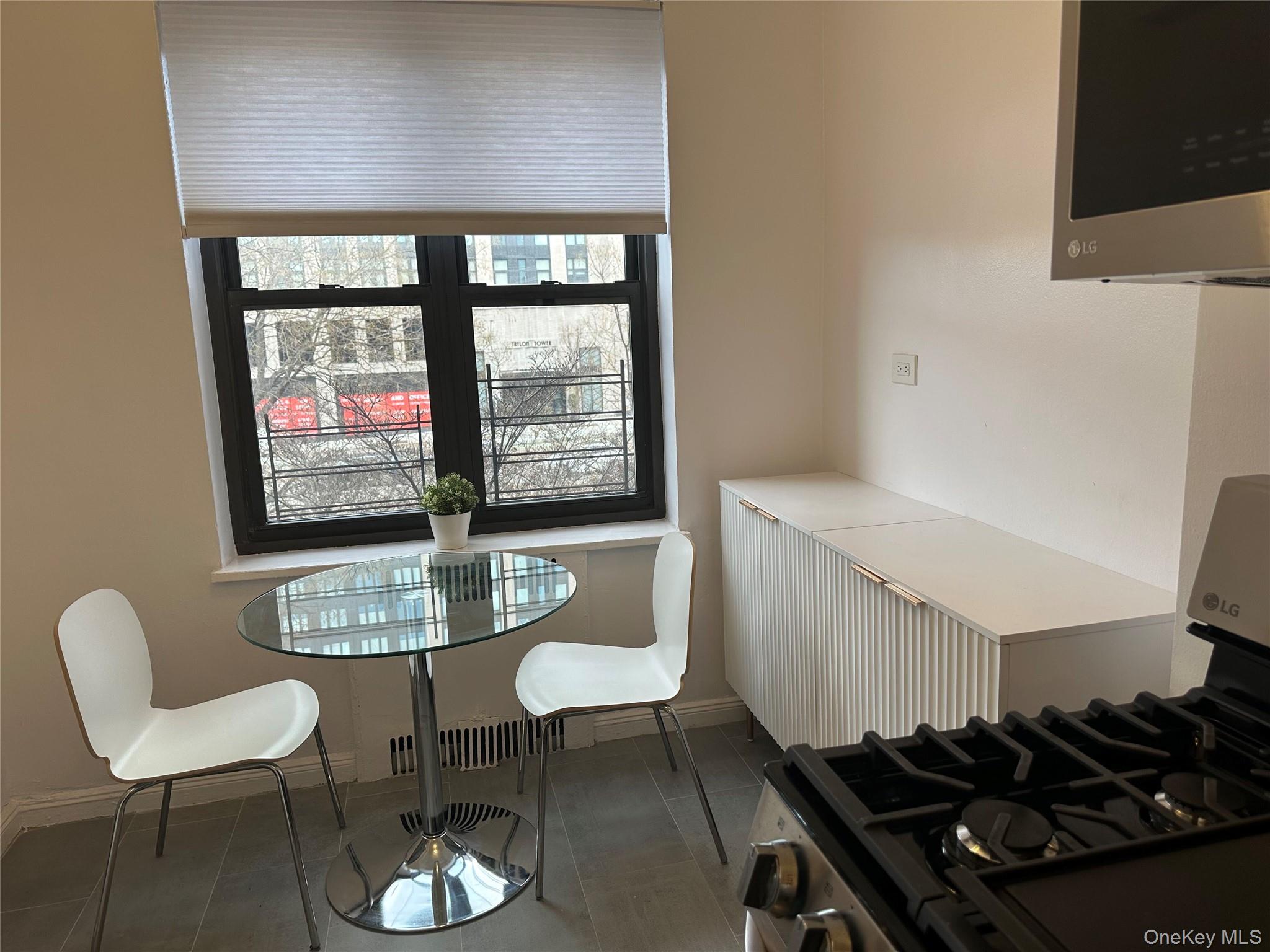 #5 photo, 98-76 Queens Boulevard, Rego Park , NY 11374