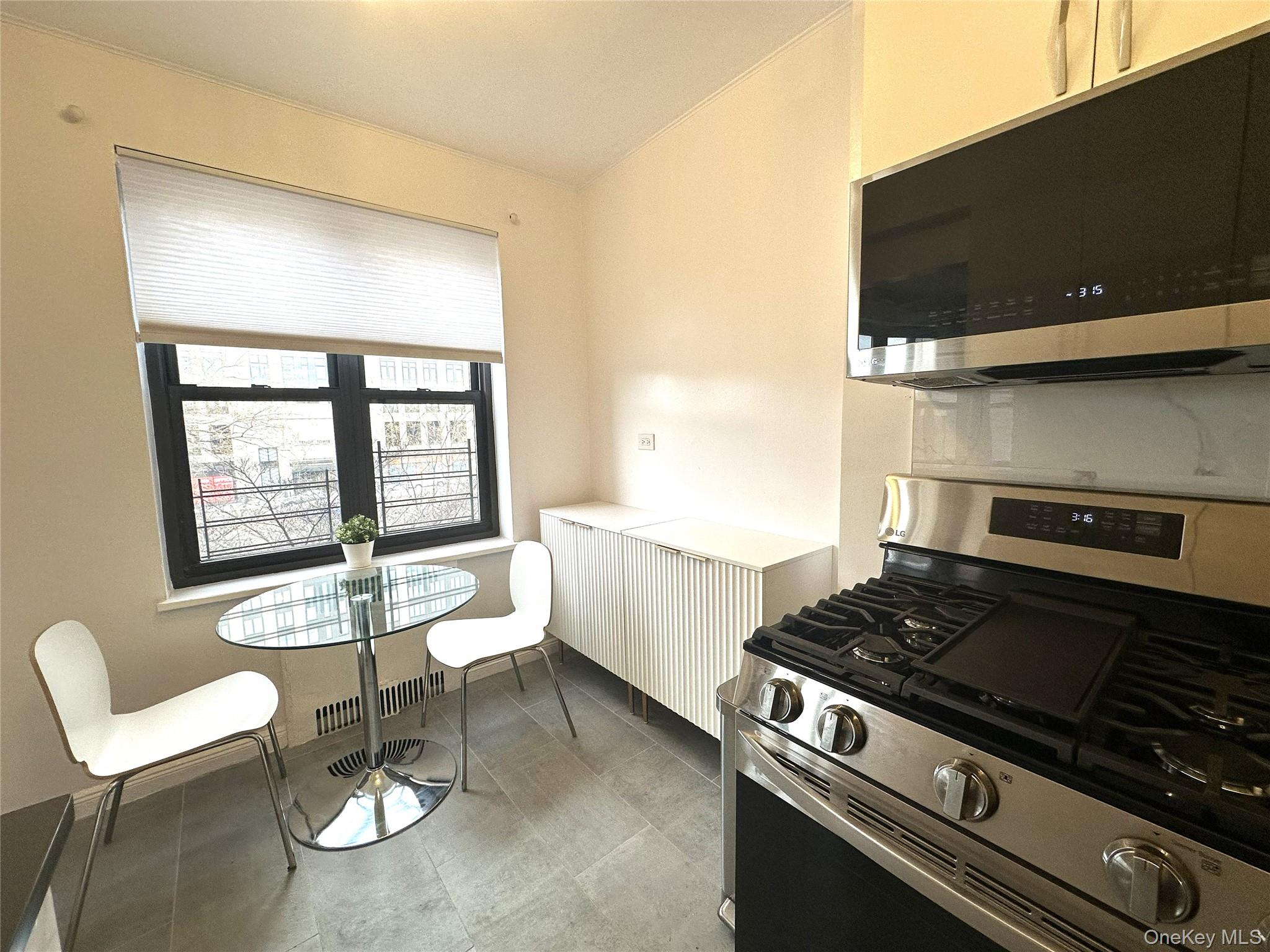 #8 photo, 98-76 Queens Boulevard, Rego Park , NY 11374