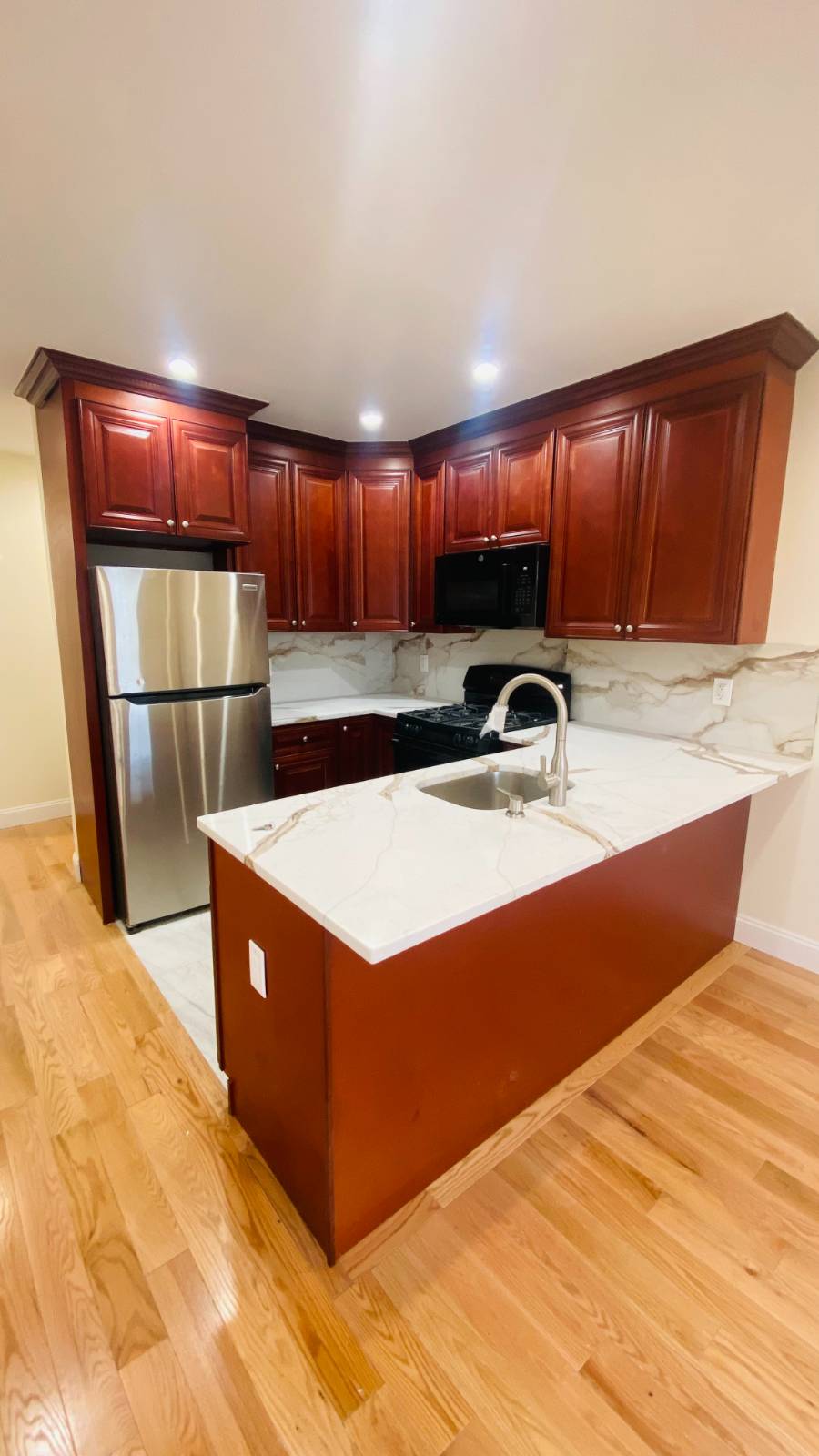 #1 photo, 37th Street & 23rd Ave, अस्टोरिया Queens , NY 11105