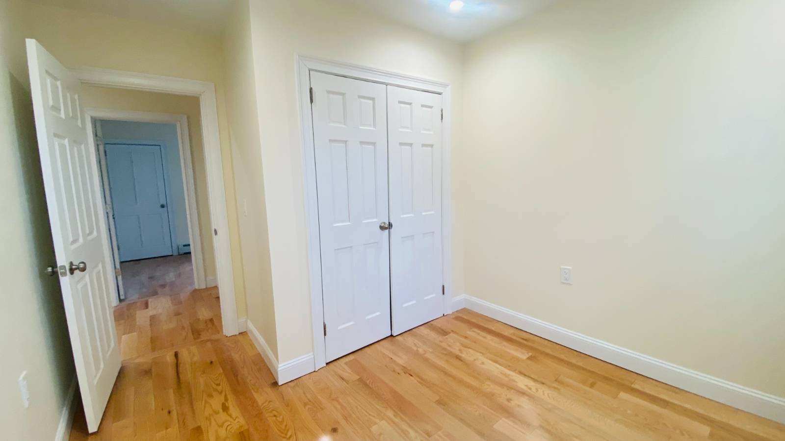 #11 photo, 37th Street & 23rd Ave, अस्टोरिया Queens , NY 11105