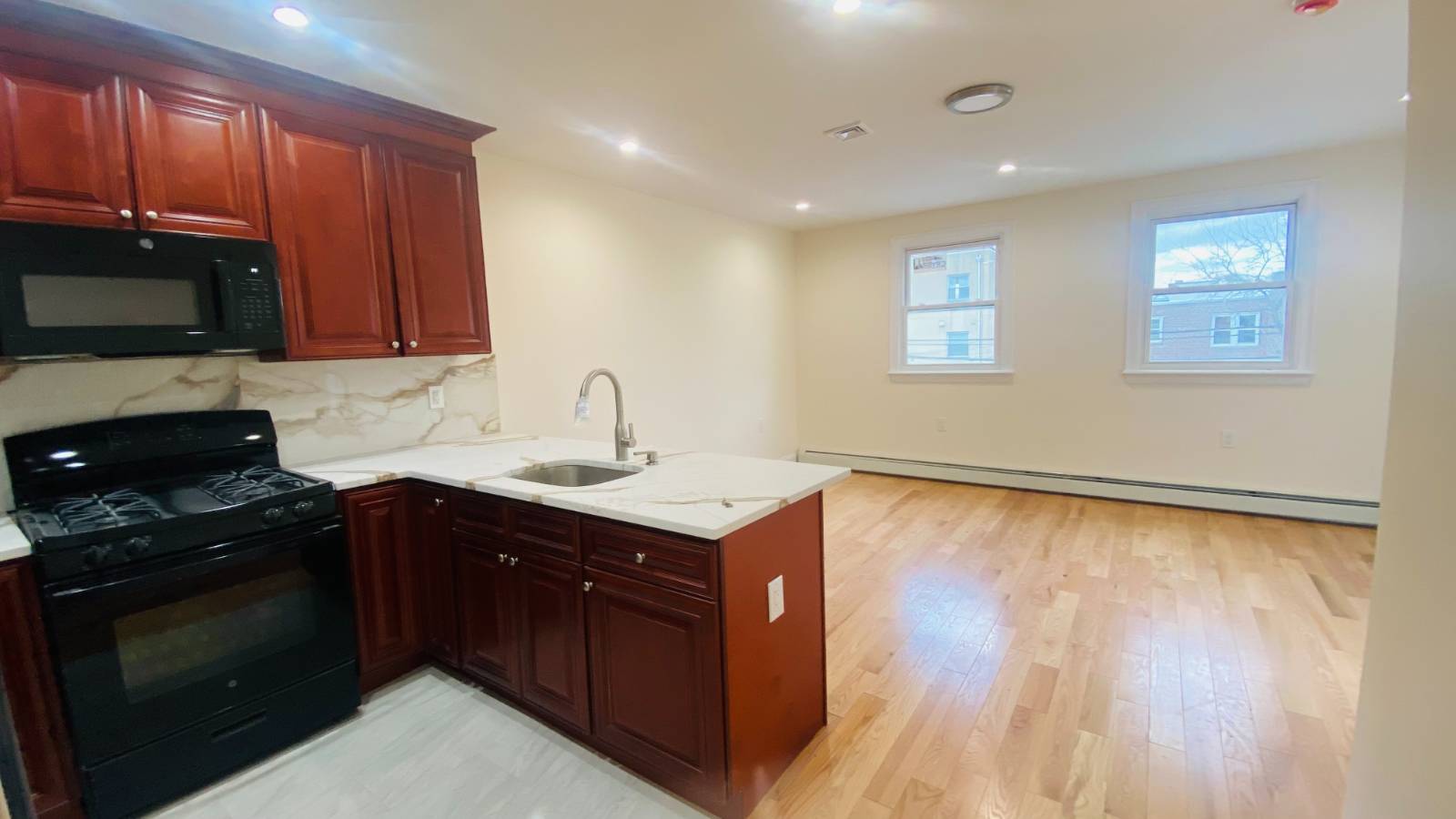 #3 photo, 37th Street & 23rd Ave, अस्टोरिया Queens , NY 11105