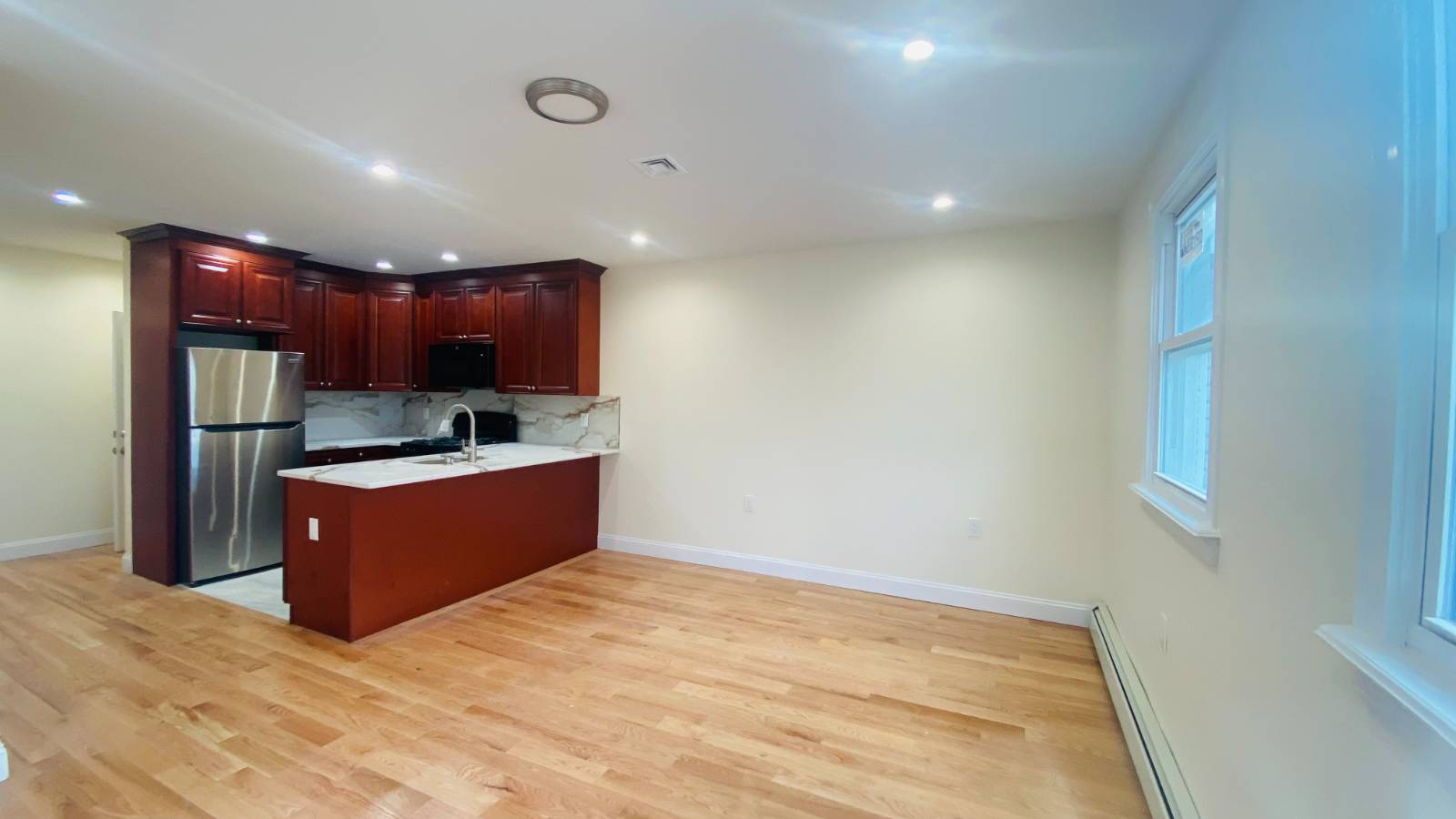 #4 photo, 37th Street & 23rd Ave, अस्टोरिया Queens , NY 11105