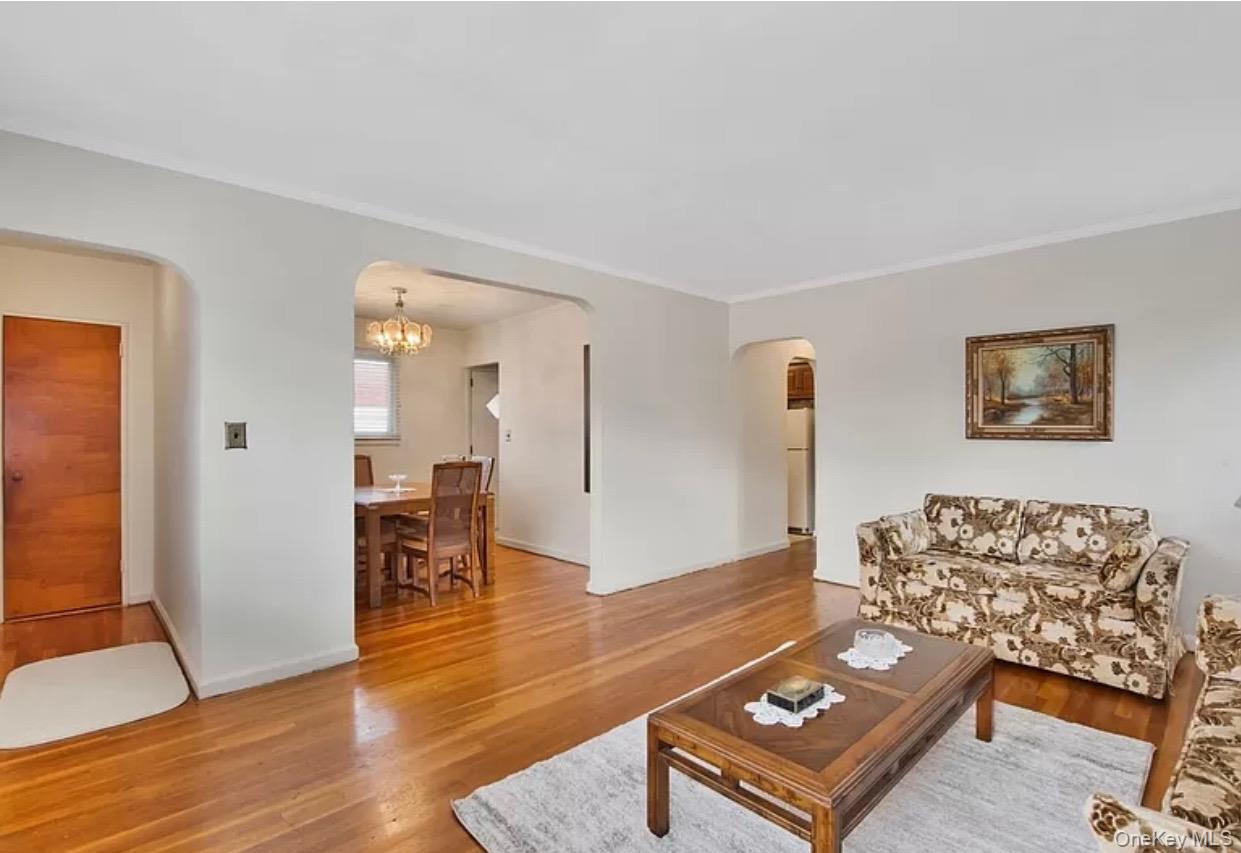 #2 photo, 25511 87th Avenue, كوينز Floral Park , NY 11001