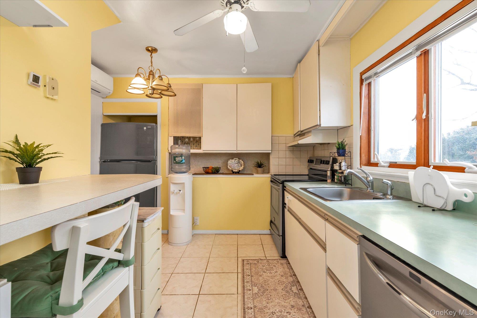 #4 photo, 31 Steven Street, Plainview , NY 11803