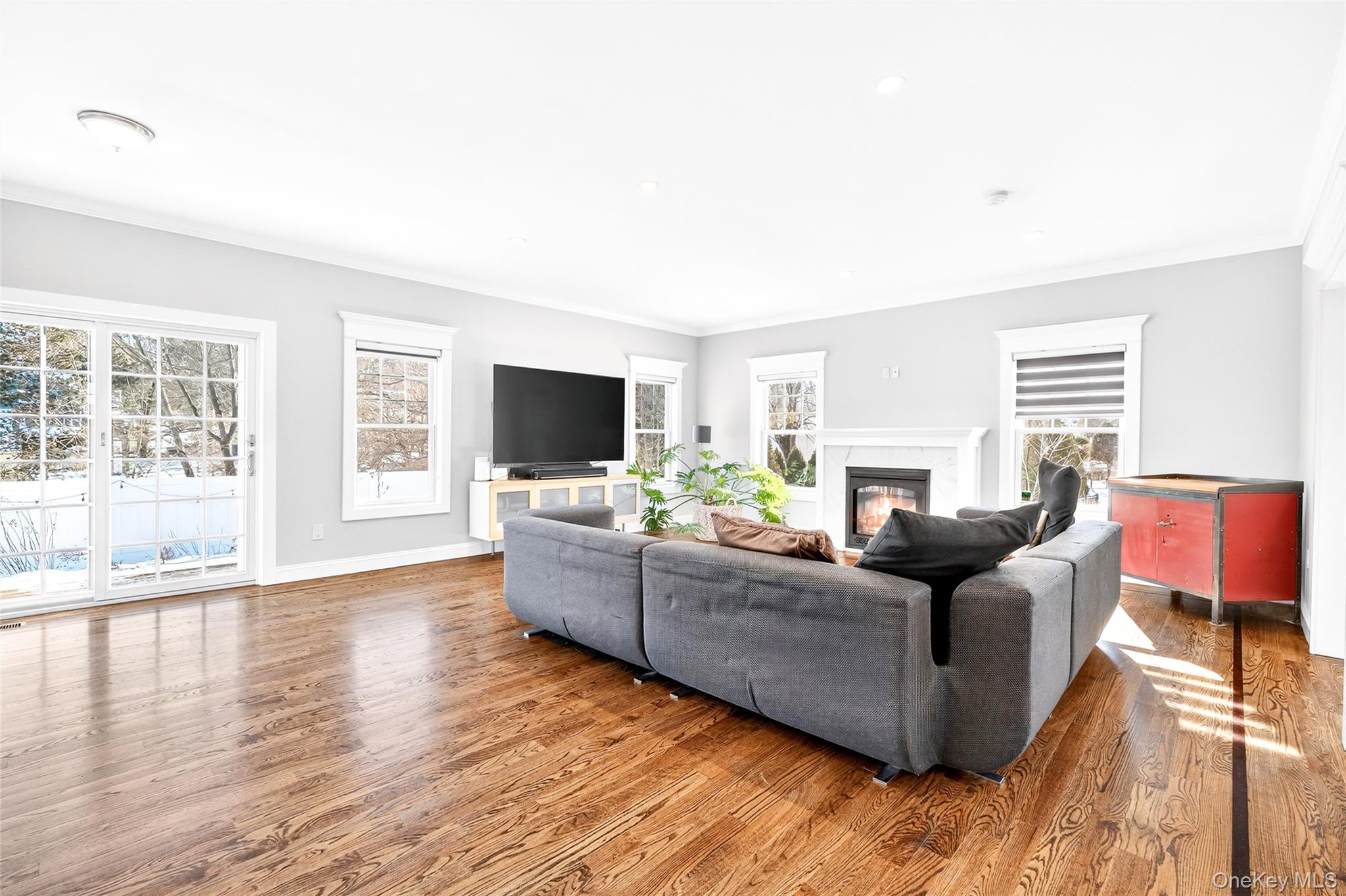 #19 photo, 342 Willis Avenue, Hawthorne , NY 10532