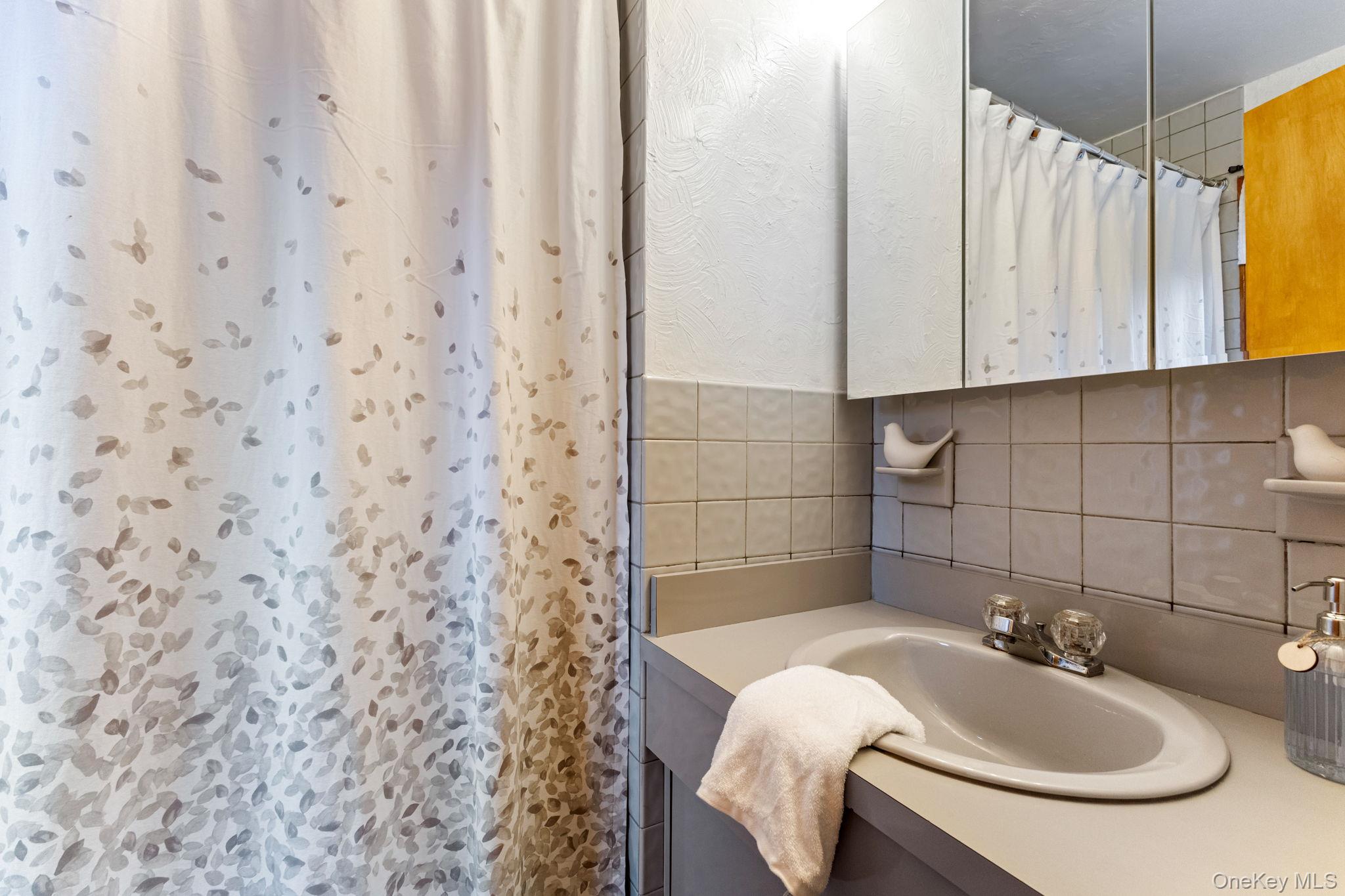 #18 photo, 219 Old Mamaroneck Road, White Plains , NY 10605