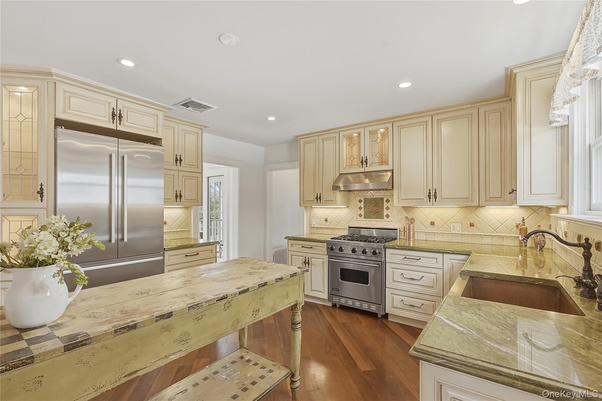 #10 photo, 157 Rockland Avenue, Mamaroneck , NY 10543