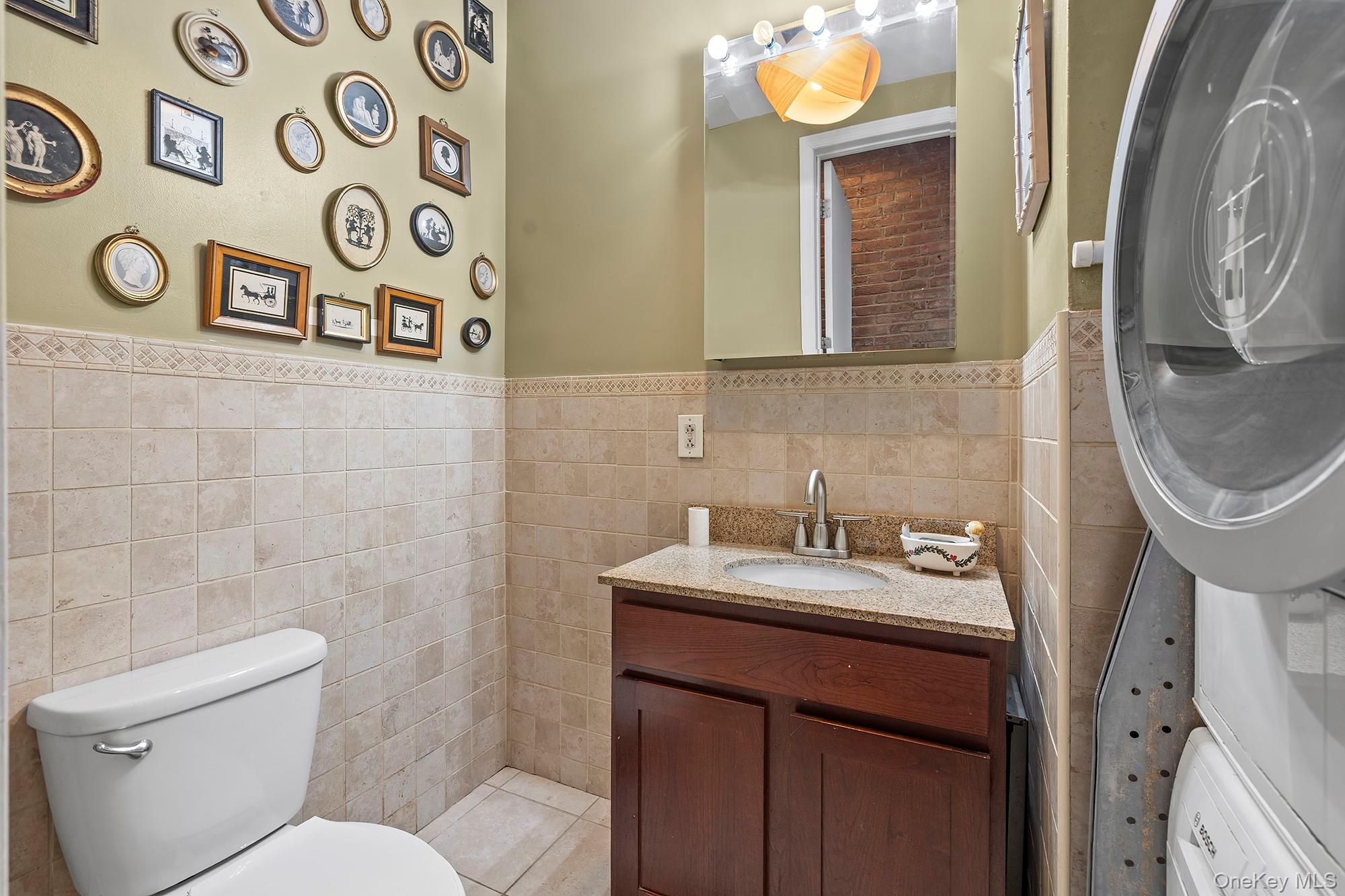 #19 photo, 227-229 W 116th Street, मैनहटन New York (Manhattan) , NY 10026