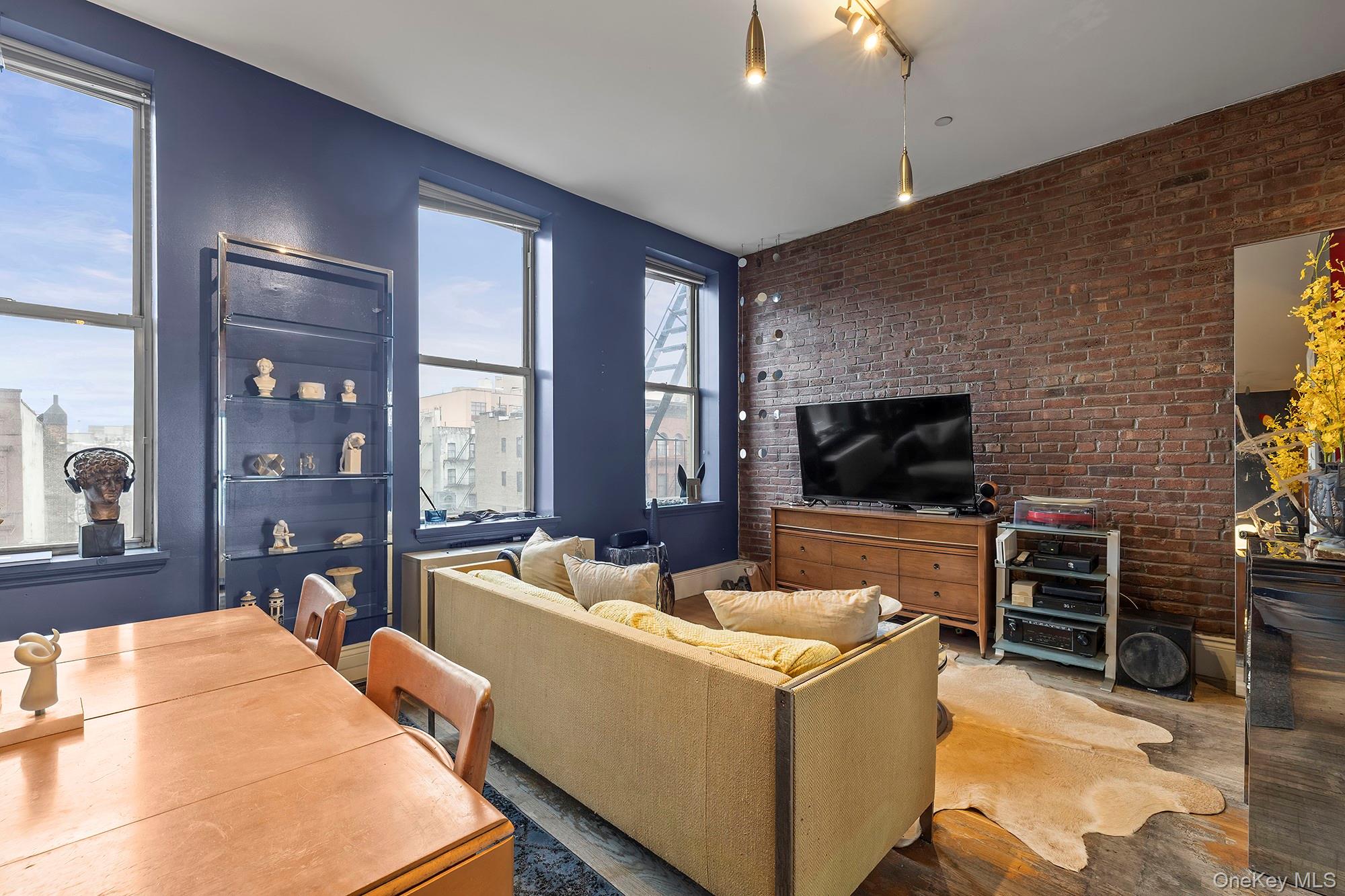 #3 photo, 227-229 W 116th Street, मैनहटन New York (Manhattan) , NY 10026