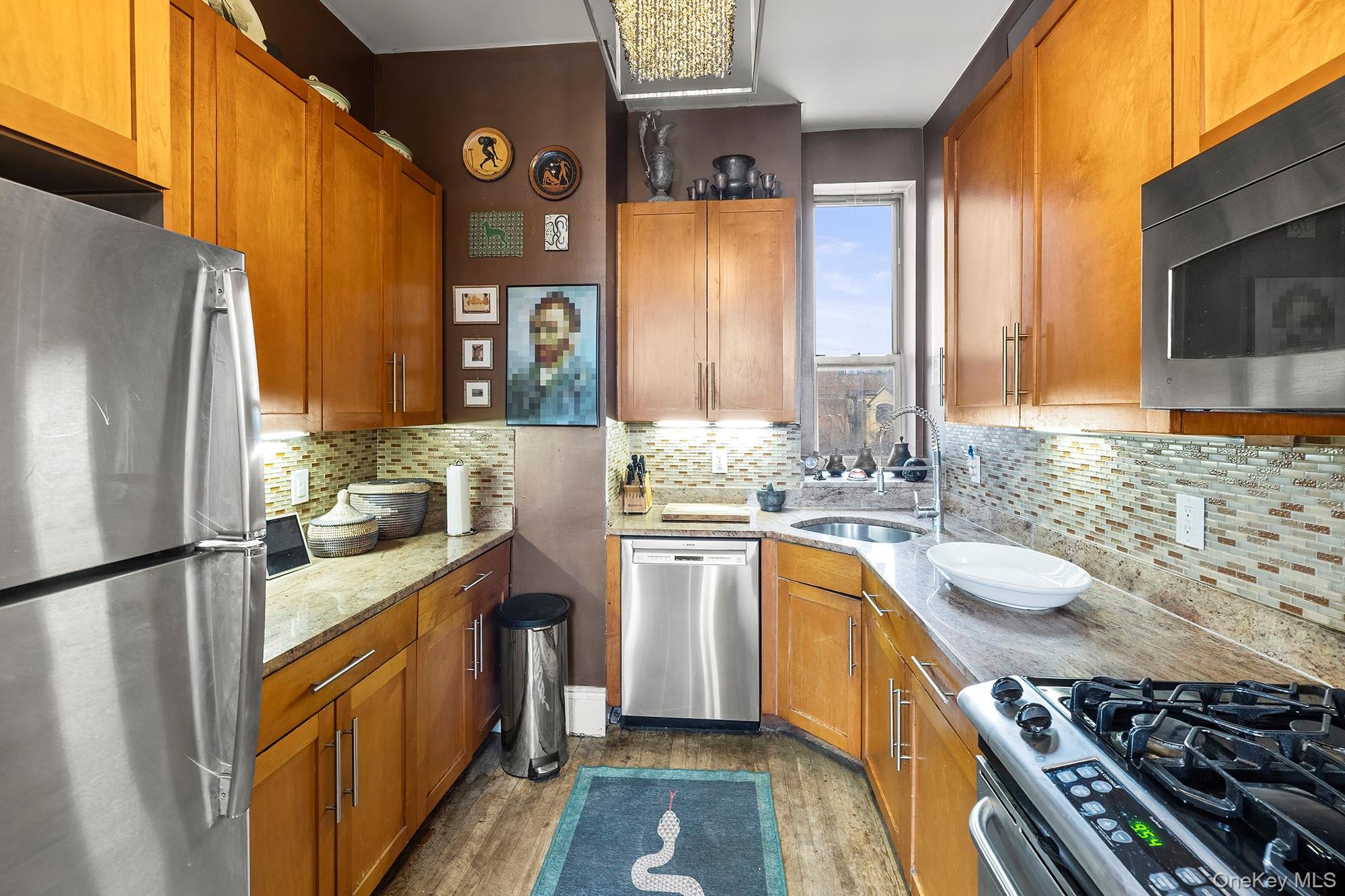 #9 photo, 227-229 W 116th Street, मैनहटन New York (Manhattan) , NY 10026