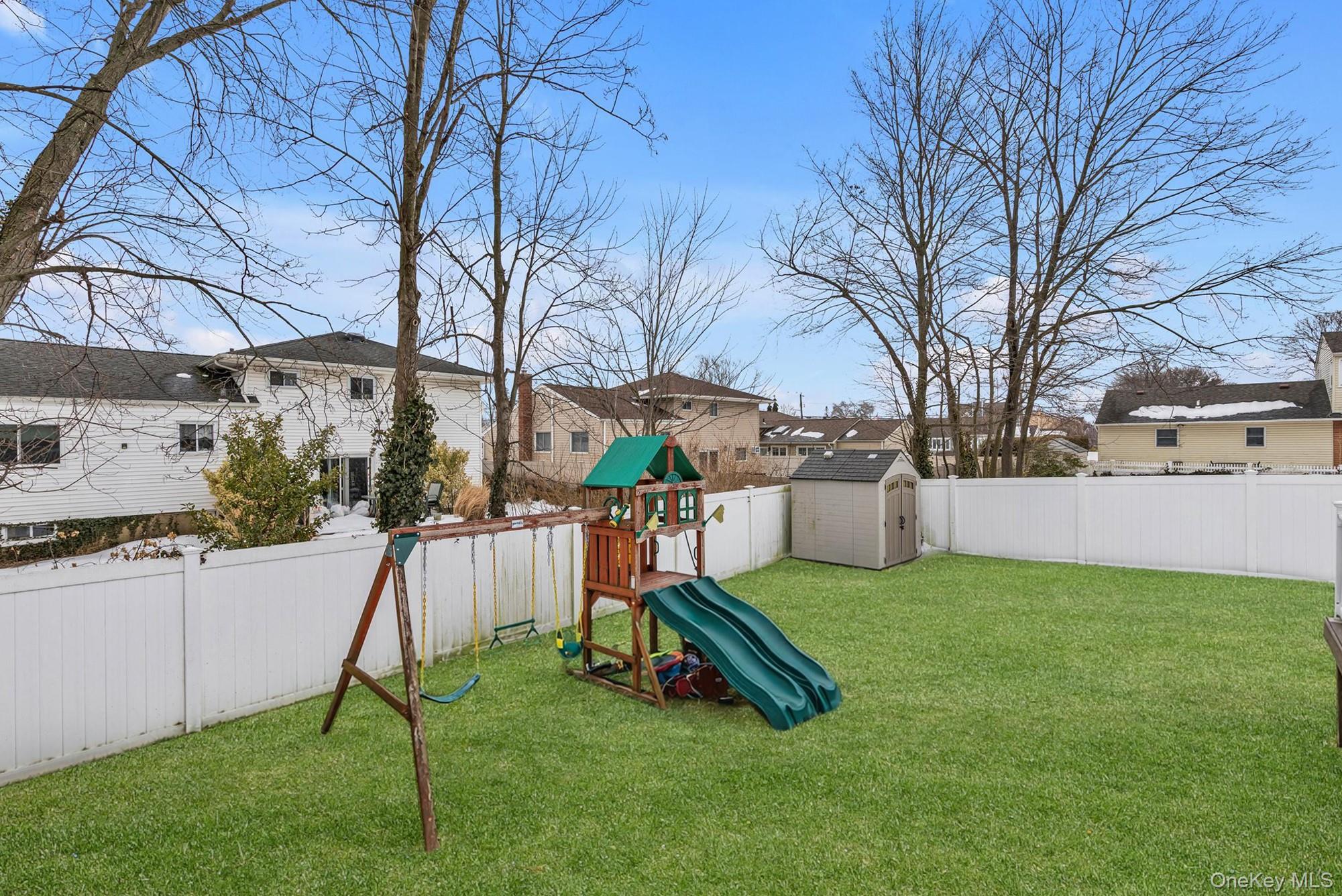 #16 photo, 155 Atlantic Avenue, Massapequa Park , NY 11762