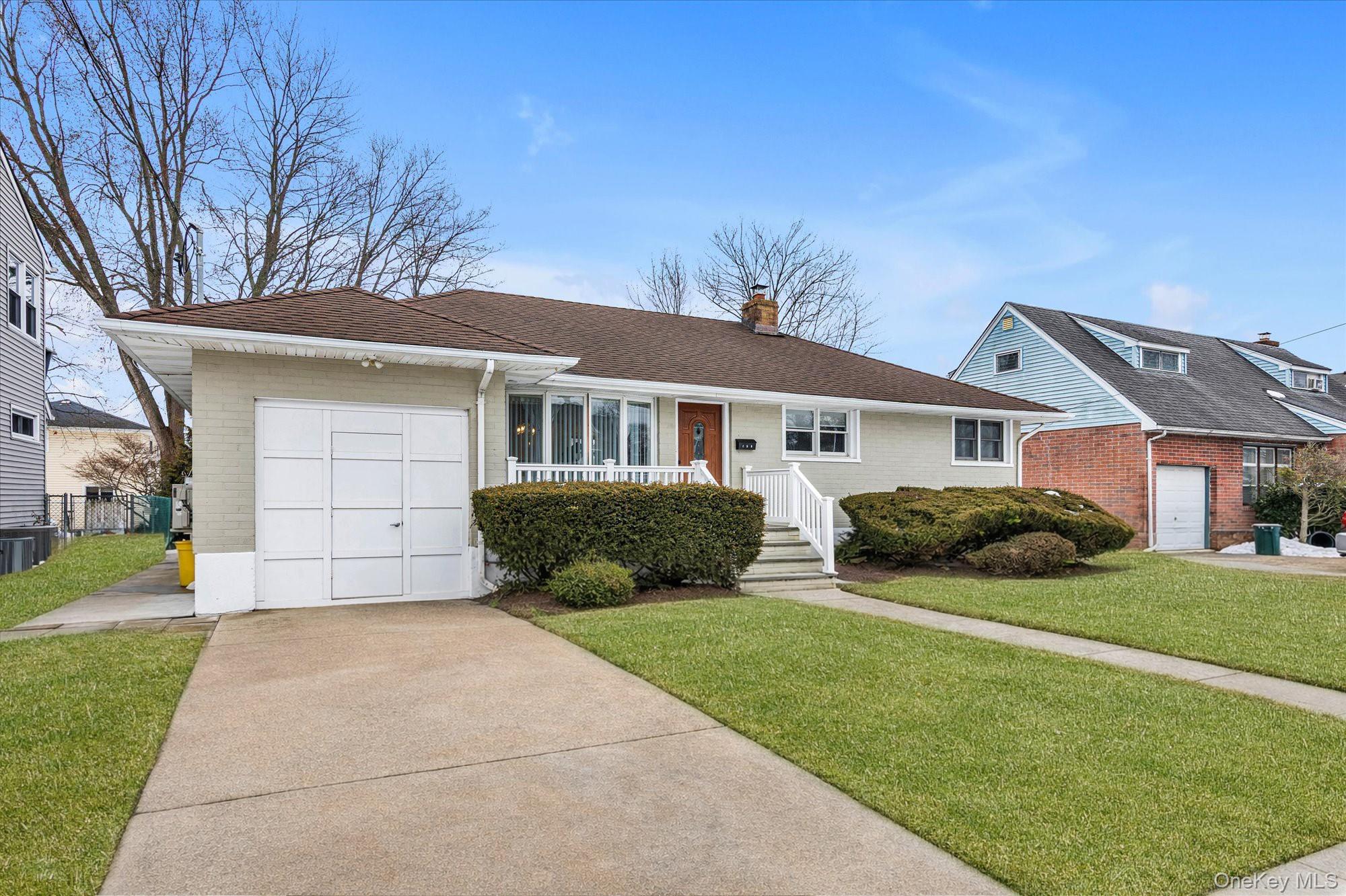 #17 photo, 155 Atlantic Avenue, Massapequa Park , NY 11762