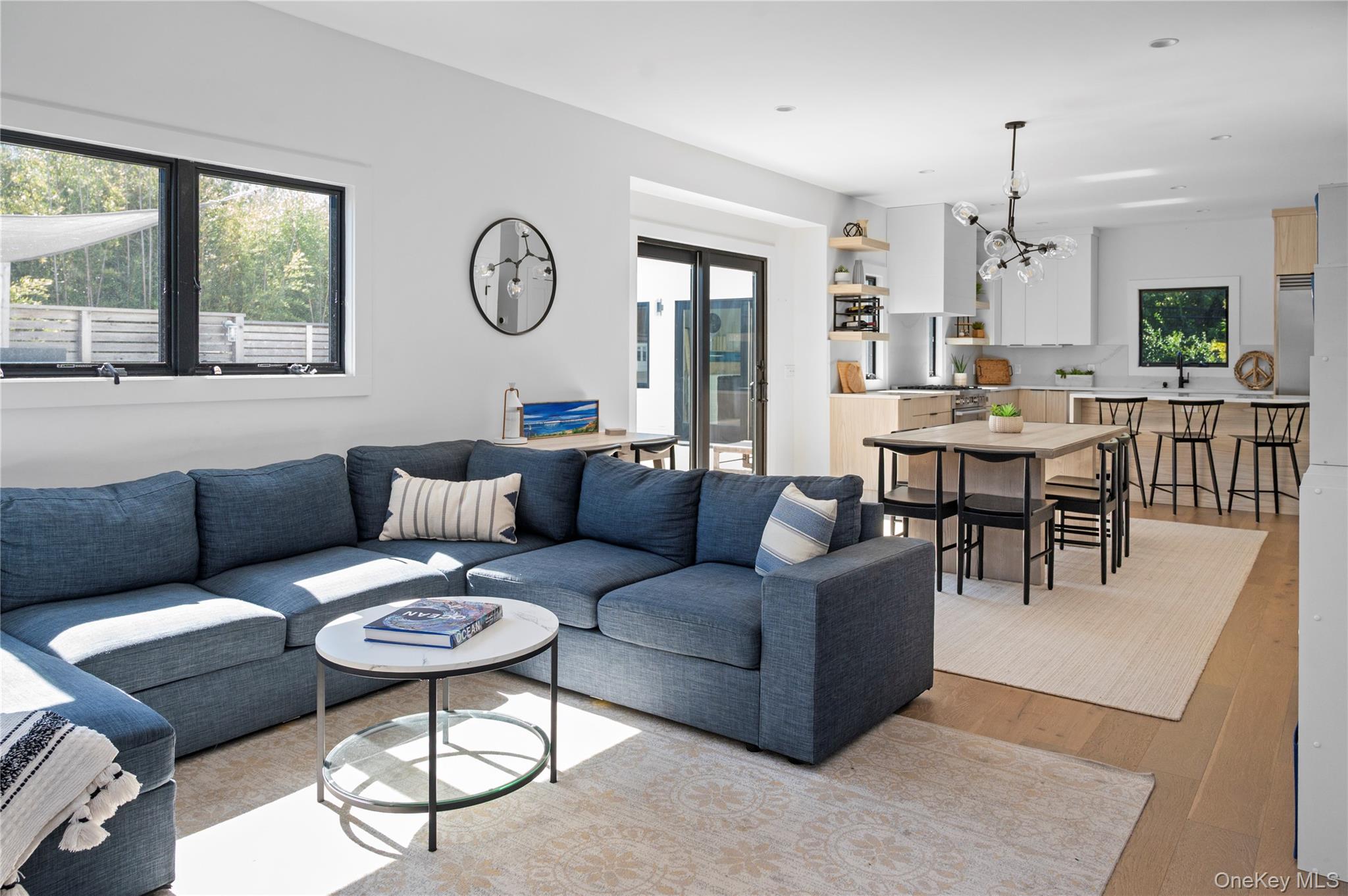 #2 photo, 31 Atlantic Avenue, Саффолк ‖ Seaview , NY 11770