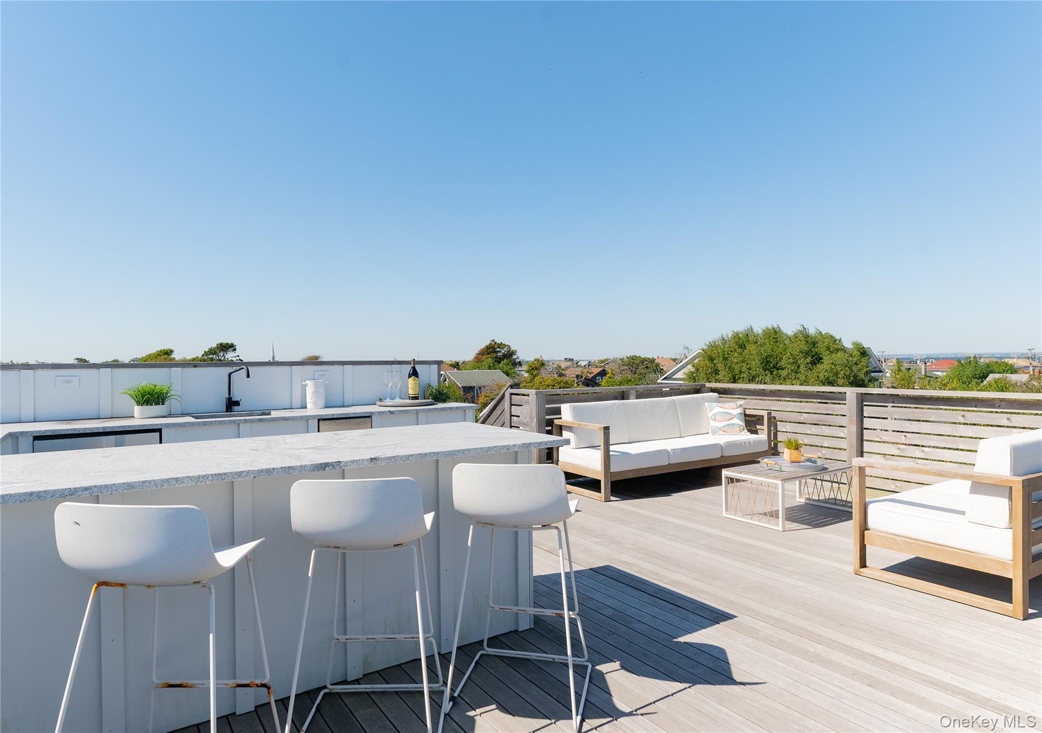 #20 photo, 31 Atlantic Avenue, سوفولك Seaview , NY 11770