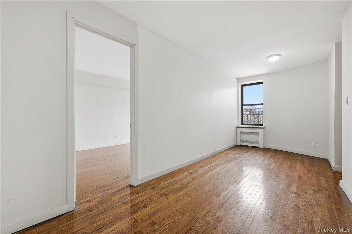 #9 photo, 87-10 51st Avenue, Куинс ‖ Elmhurst , NY 11373