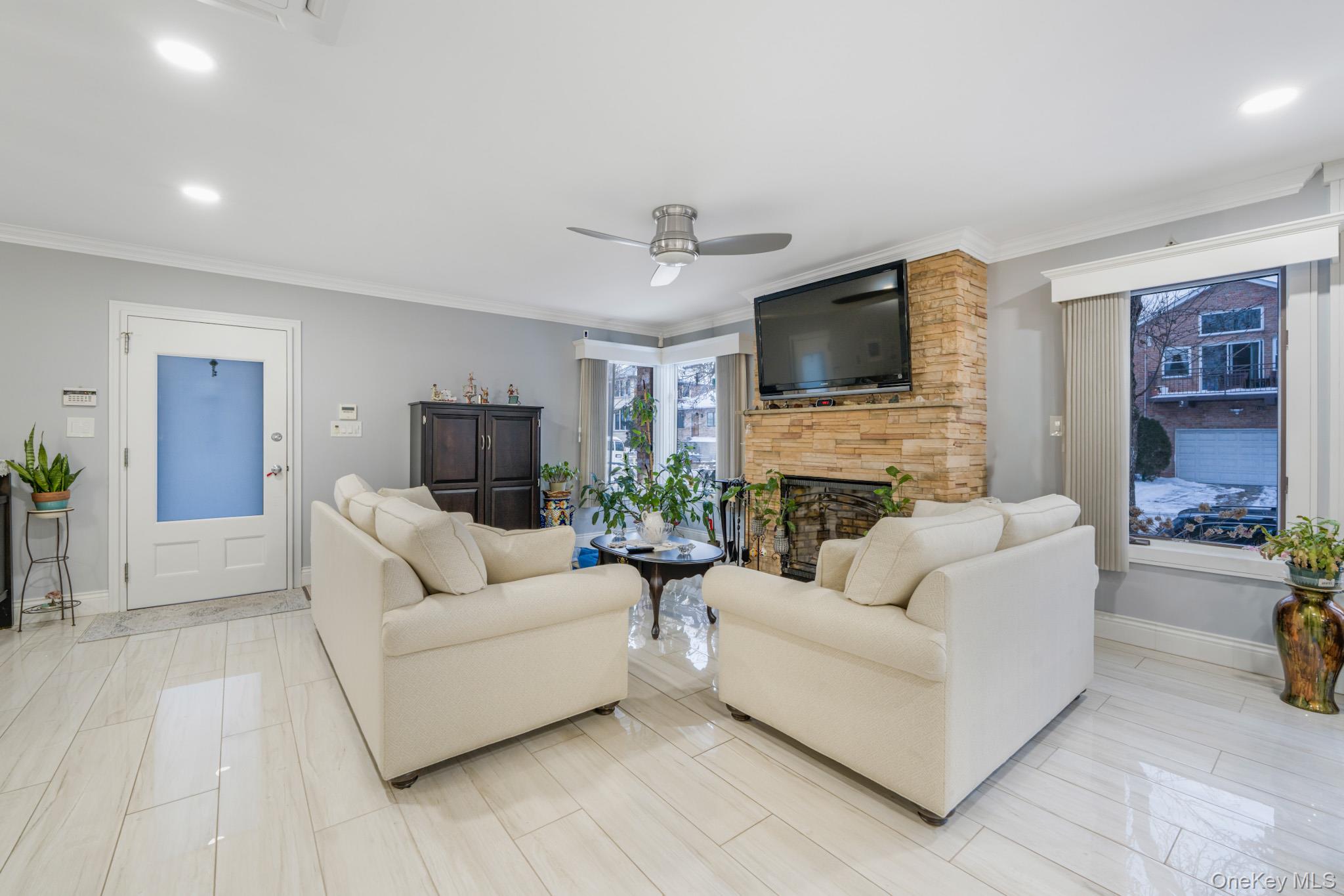 #2 photo, 6372 74th Street, Куинс ‖ Middle Village , NY 11379