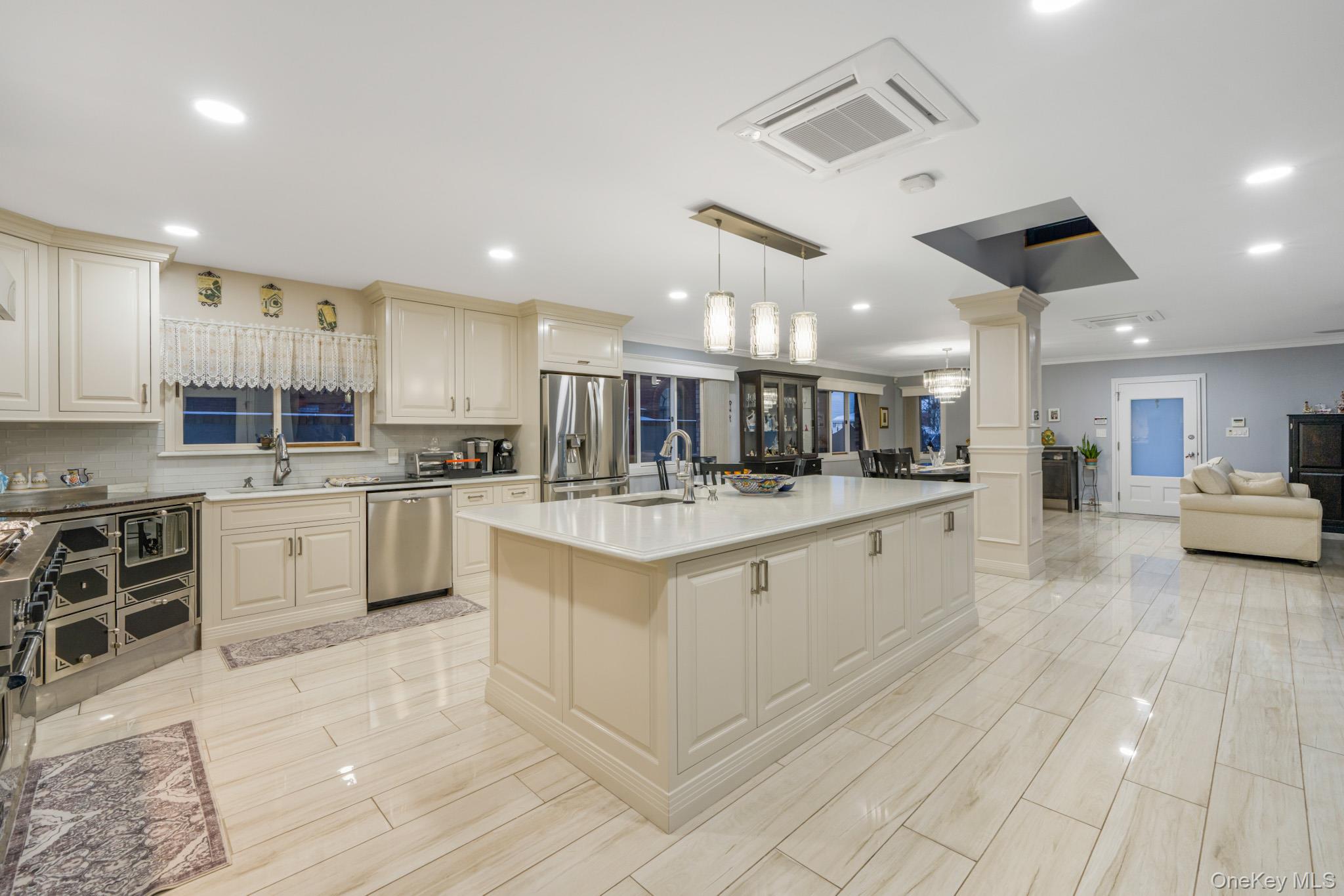 #4 photo, 6372 74th Street, Куинс ‖ Middle Village , NY 11379