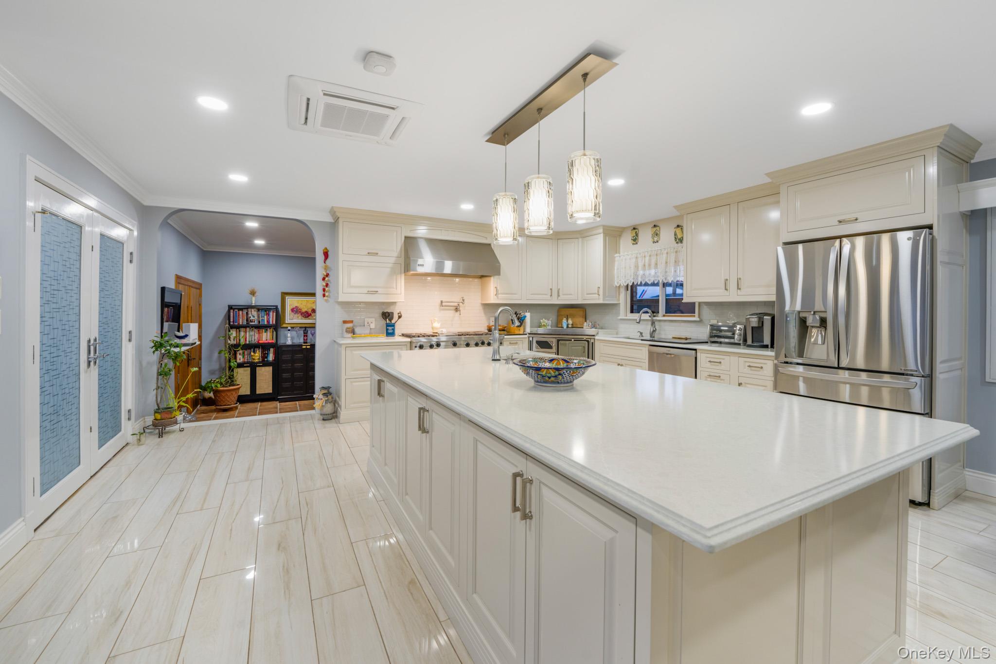 #5 photo, 6372 74th Street, Куинс ‖ Middle Village , NY 11379