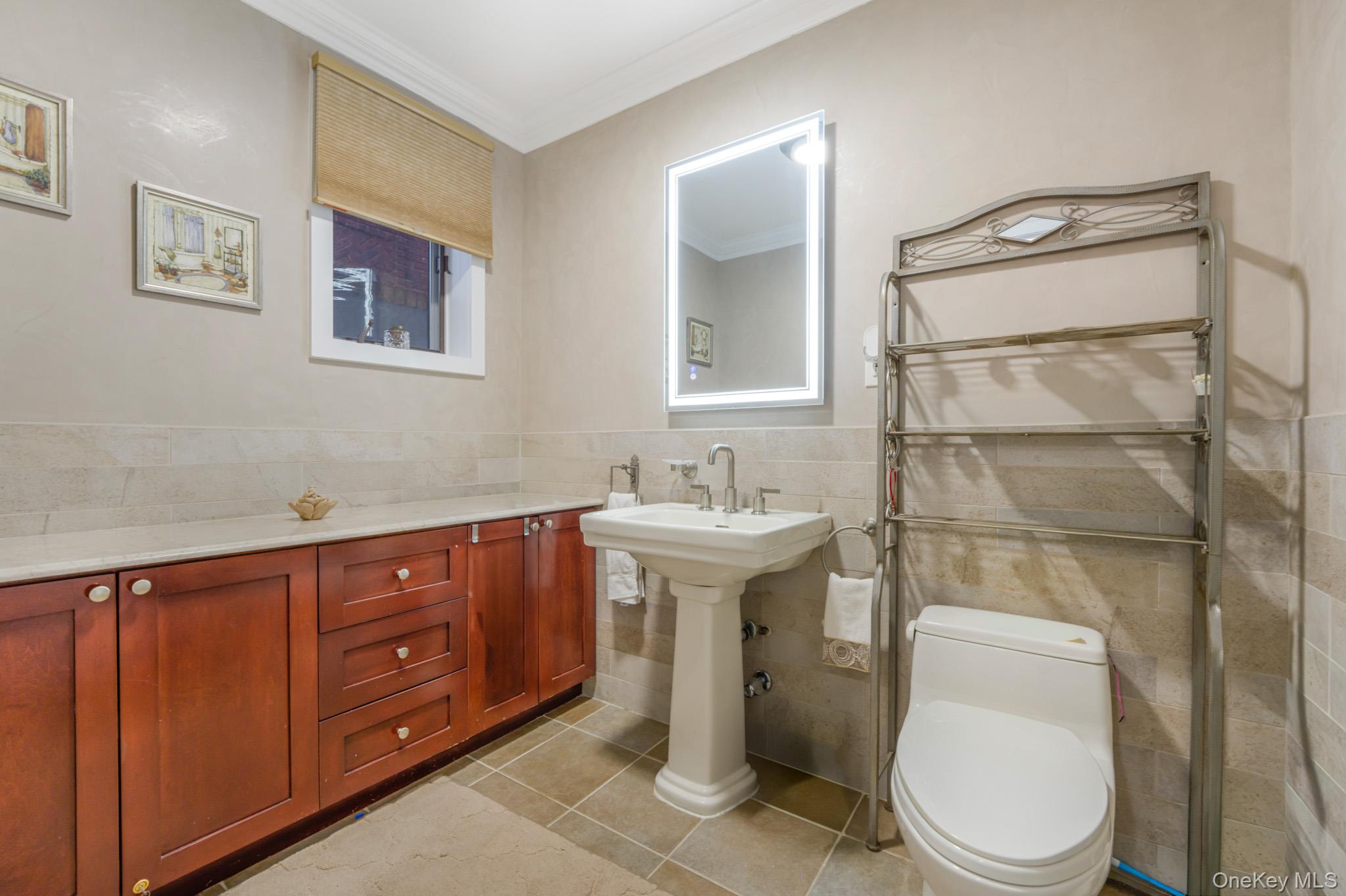 #9 photo, 6372 74th Street, Куинс ‖ Middle Village , NY 11379