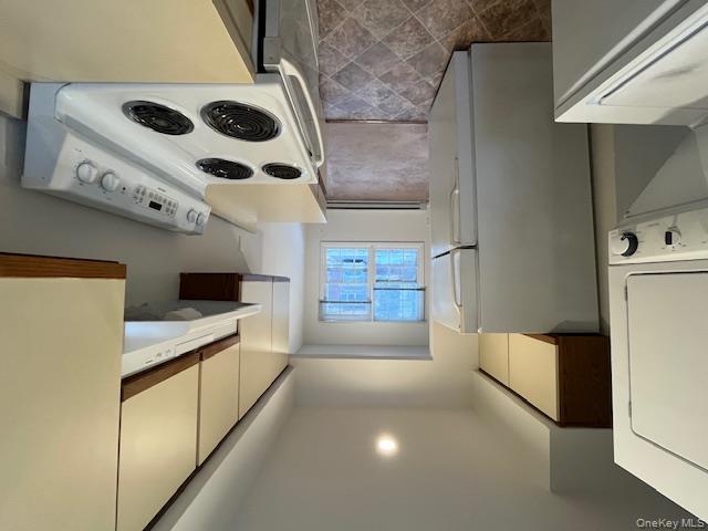 #5 photo, 165 Manorhaven Boulevard, Port Washington , NY 11050