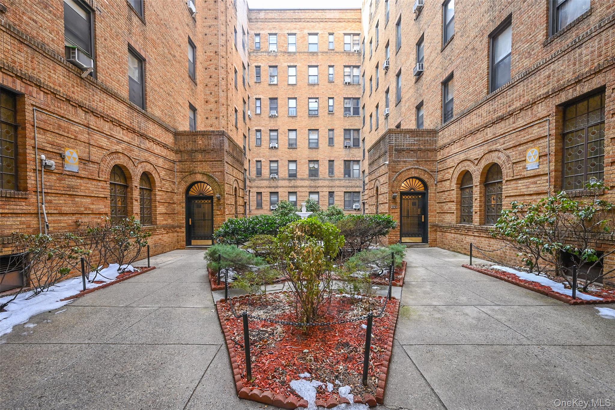 #10 photo, 83-44 Lefferts Boulevard, 뉴욕퀸즈 Kew Gardens , NY 11415