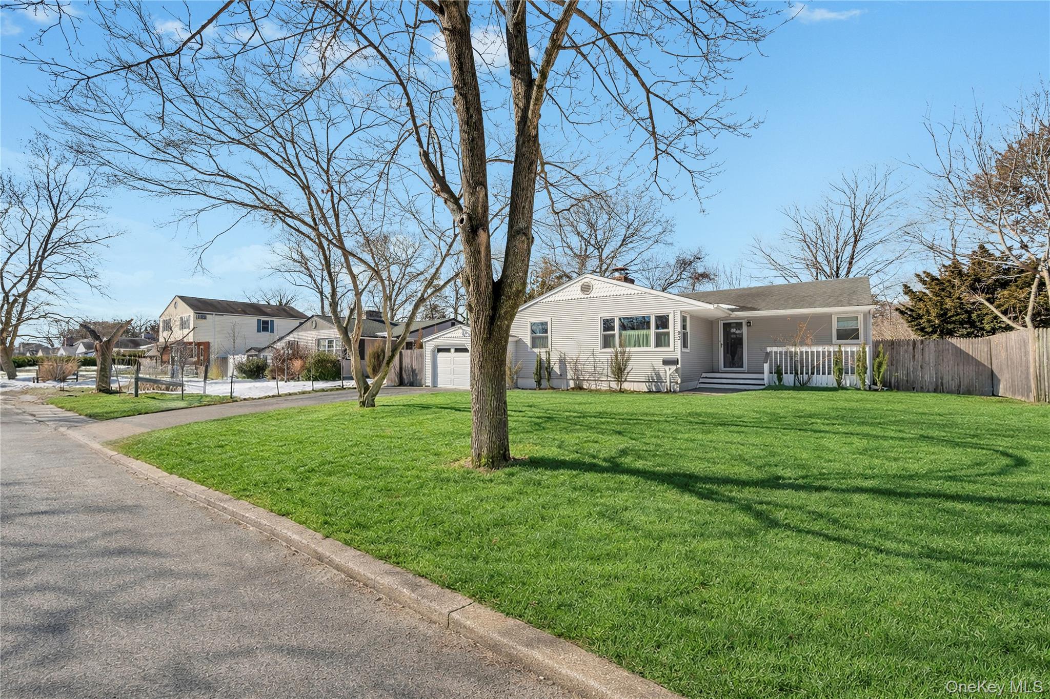 #2 photo, 93 Eastwood Boulevard, सफ़ोक काउंटी Centereach , NY 11720