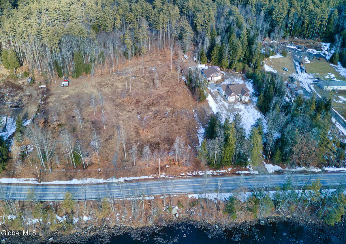 #16 photo, 3981 N Shore Road, #2A, 뉴욕주 Hadley , NY 12835