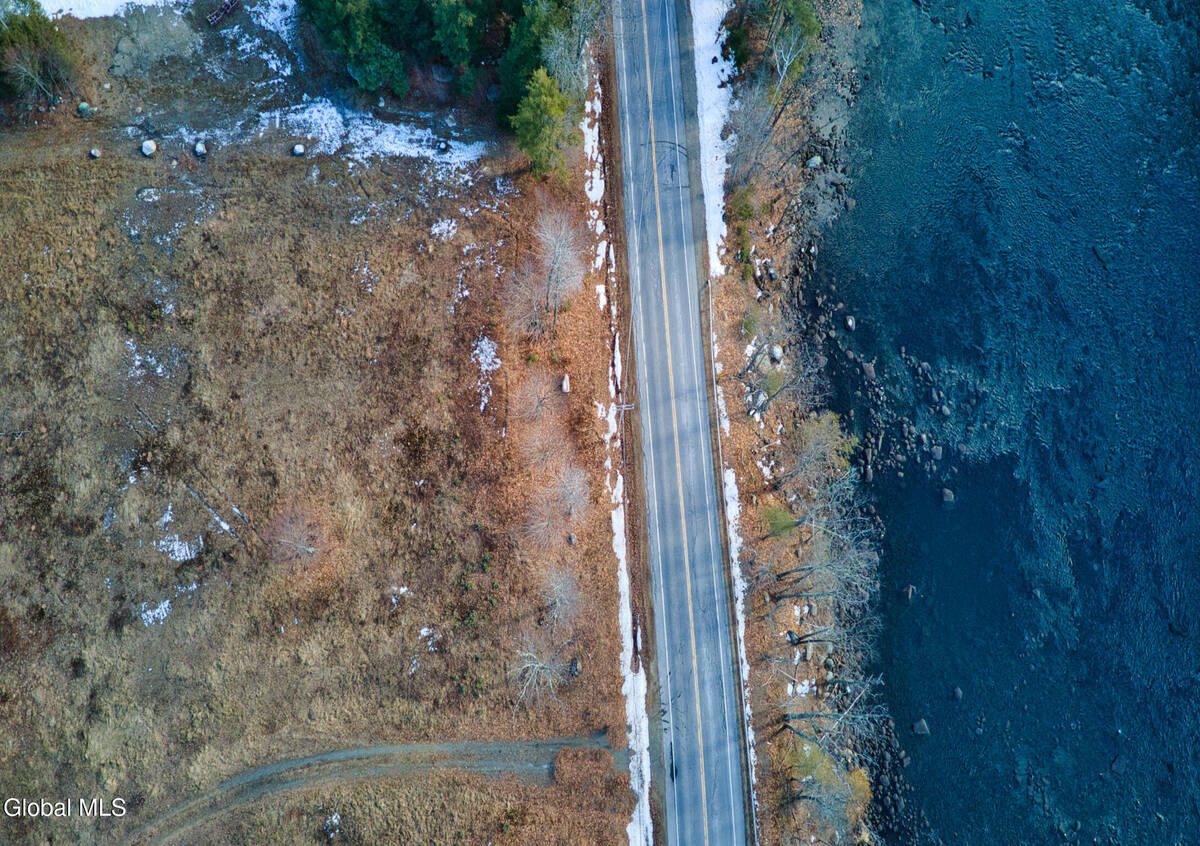 #18 photo, 3981 N Shore Road, #2A, 뉴욕주 Hadley , NY 12835