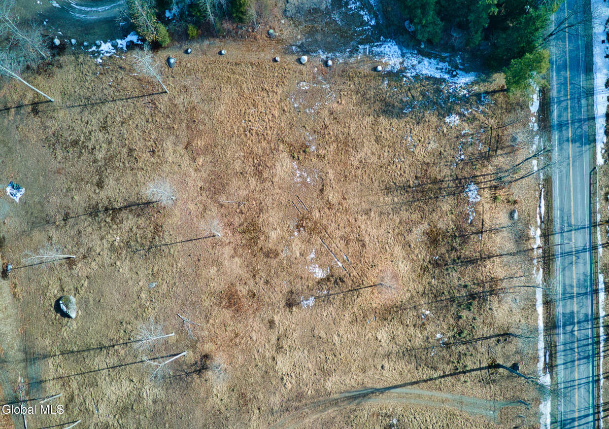 #19 photo, 3981 N Shore Road, #2A, 뉴욕주 Hadley , NY 12835