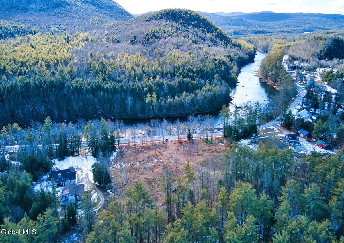 #21 photo, 3981 N Shore Road, #2A, 뉴욕주 Hadley , NY 12835