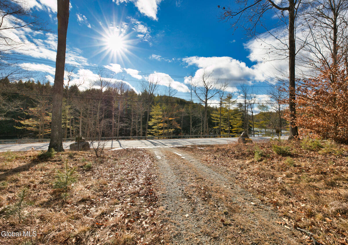 #6 photo, 3981 N Shore Road, #2A, 뉴욕주 Hadley , NY 12835