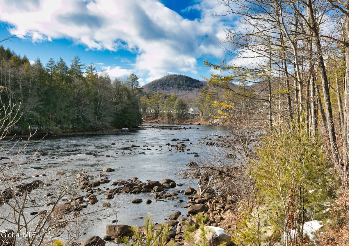 #8 photo, 3981 N Shore Road, #2A, 뉴욕주 Hadley , NY 12835