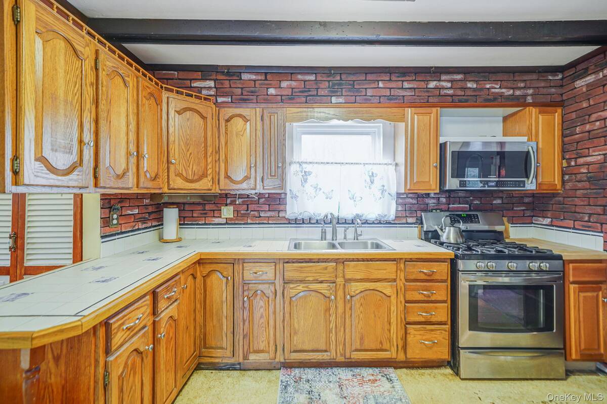 #5 photo, 4 Orchid Drive, 롱 아일랜드 Port Jefferson Station , NY 11776