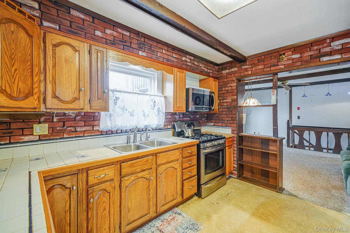 #6 photo, 4 Orchid Drive, 롱 아일랜드 Port Jefferson Station , NY 11776