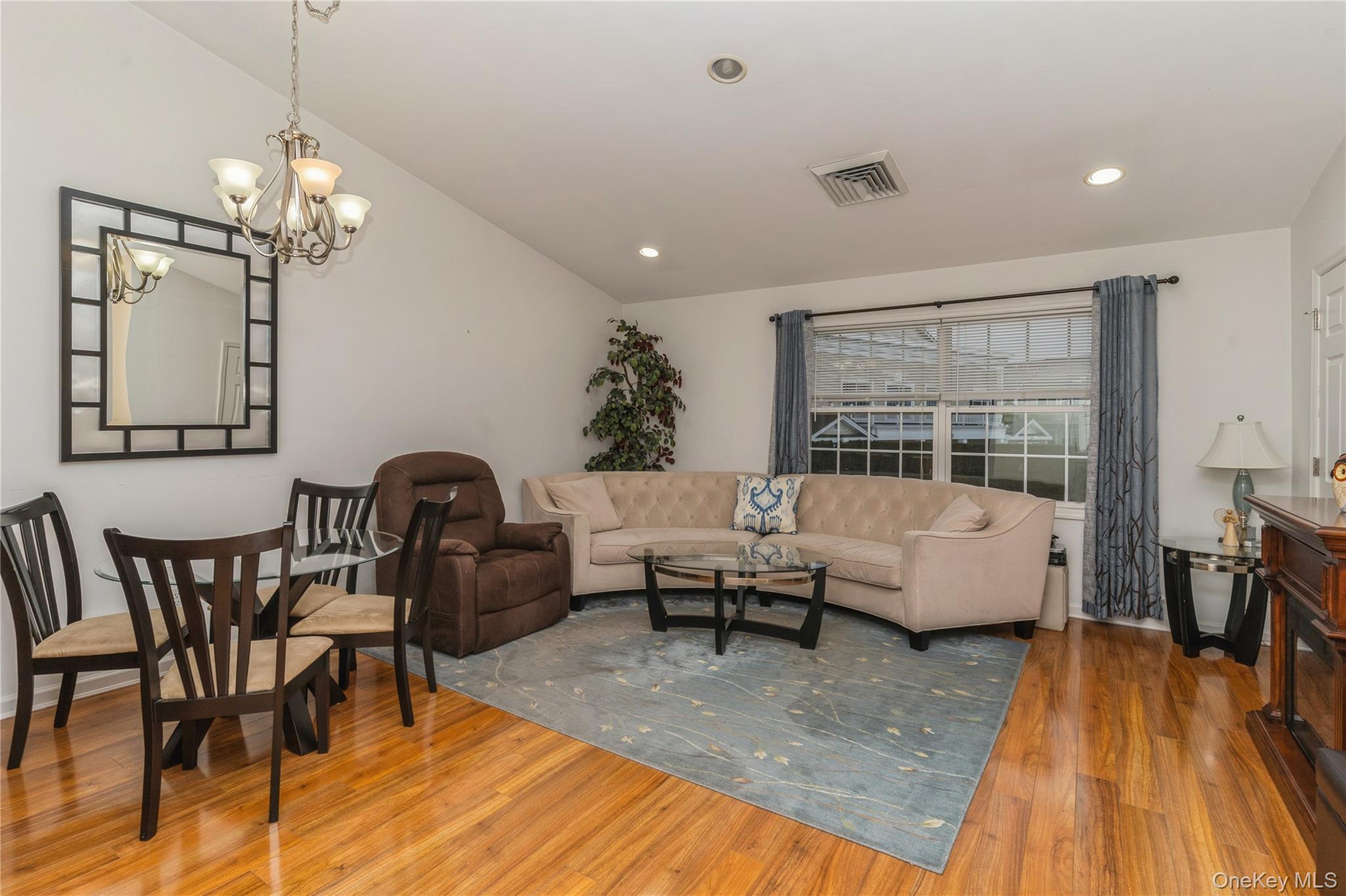 #4 photo, 218 Willow Lane, Valley Stream , NY 11580