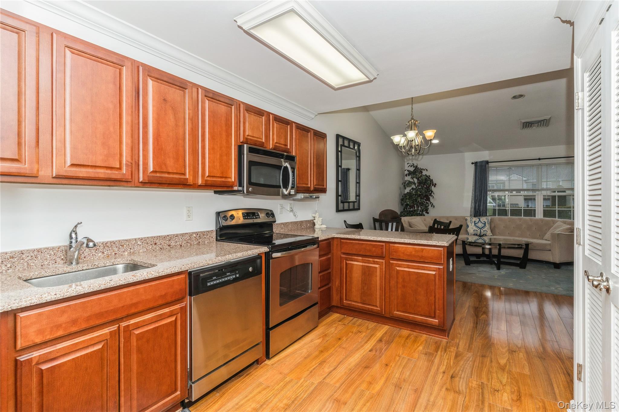 #7 photo, 218 Willow Lane, Valley Stream , NY 11580