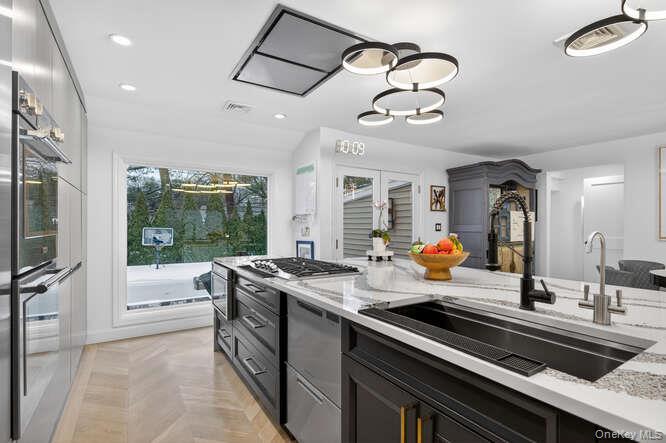 #10 photo, 42 Highfield Lane, Roslyn Heights , NY 11577