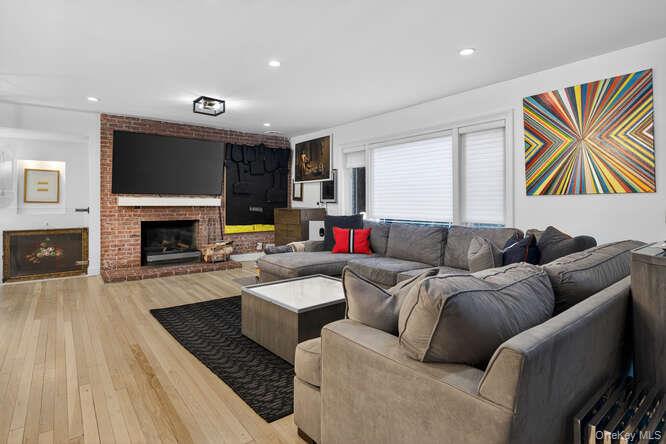 #11 photo, 42 Highfield Lane, Roslyn Heights , NY 11577