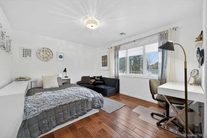 #19 photo, 42 Highfield Lane, Roslyn Heights , NY 11577