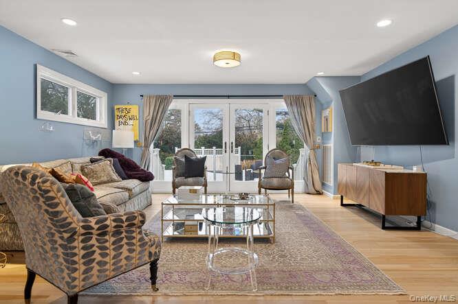 #3 photo, 42 Highfield Lane, Roslyn Heights , NY 11577