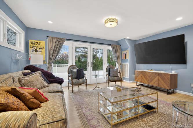 #4 photo, 42 Highfield Lane, Roslyn Heights , NY 11577