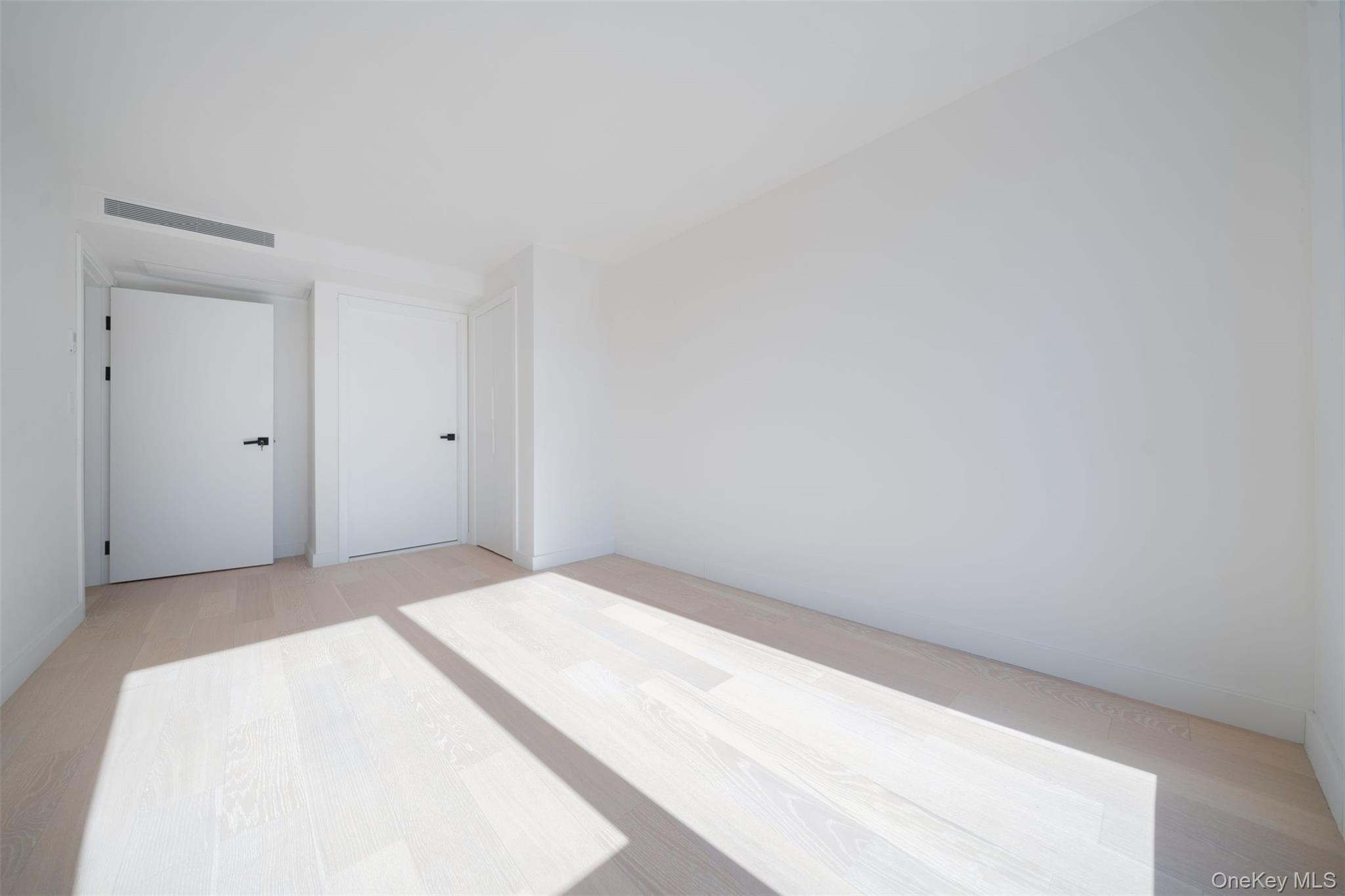 #4 photo, 144-49 Northern Blvd, Flushing , NY 11354