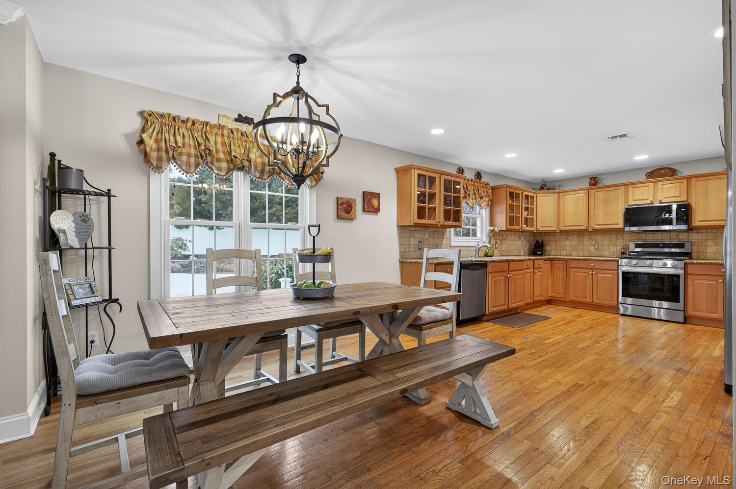 #14 photo, 10 Manor Place, מחוז סאפוק Smithtown , NY 11787