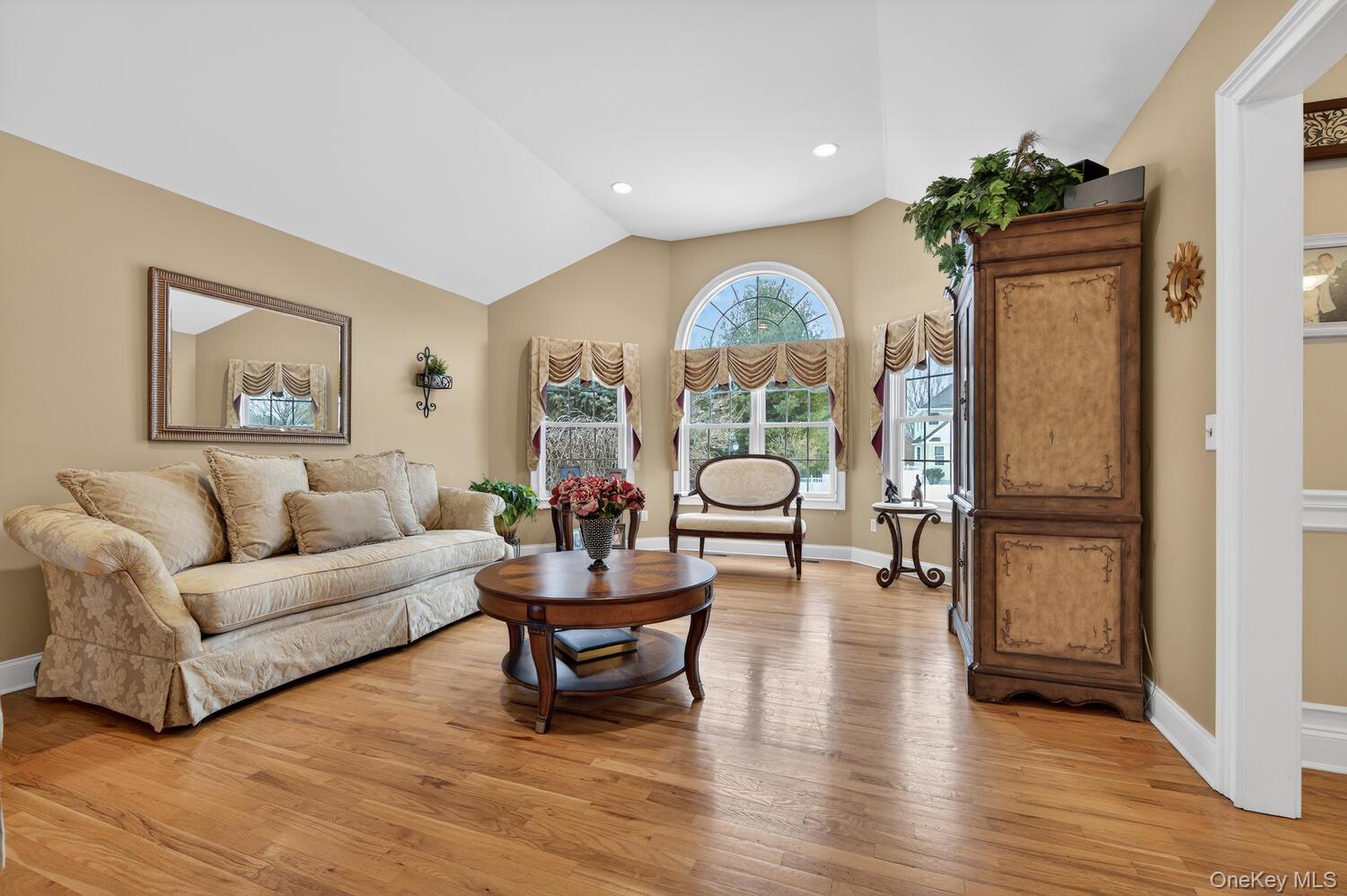 #6 photo, 10 Manor Place, מחוז סאפוק Smithtown , NY 11787