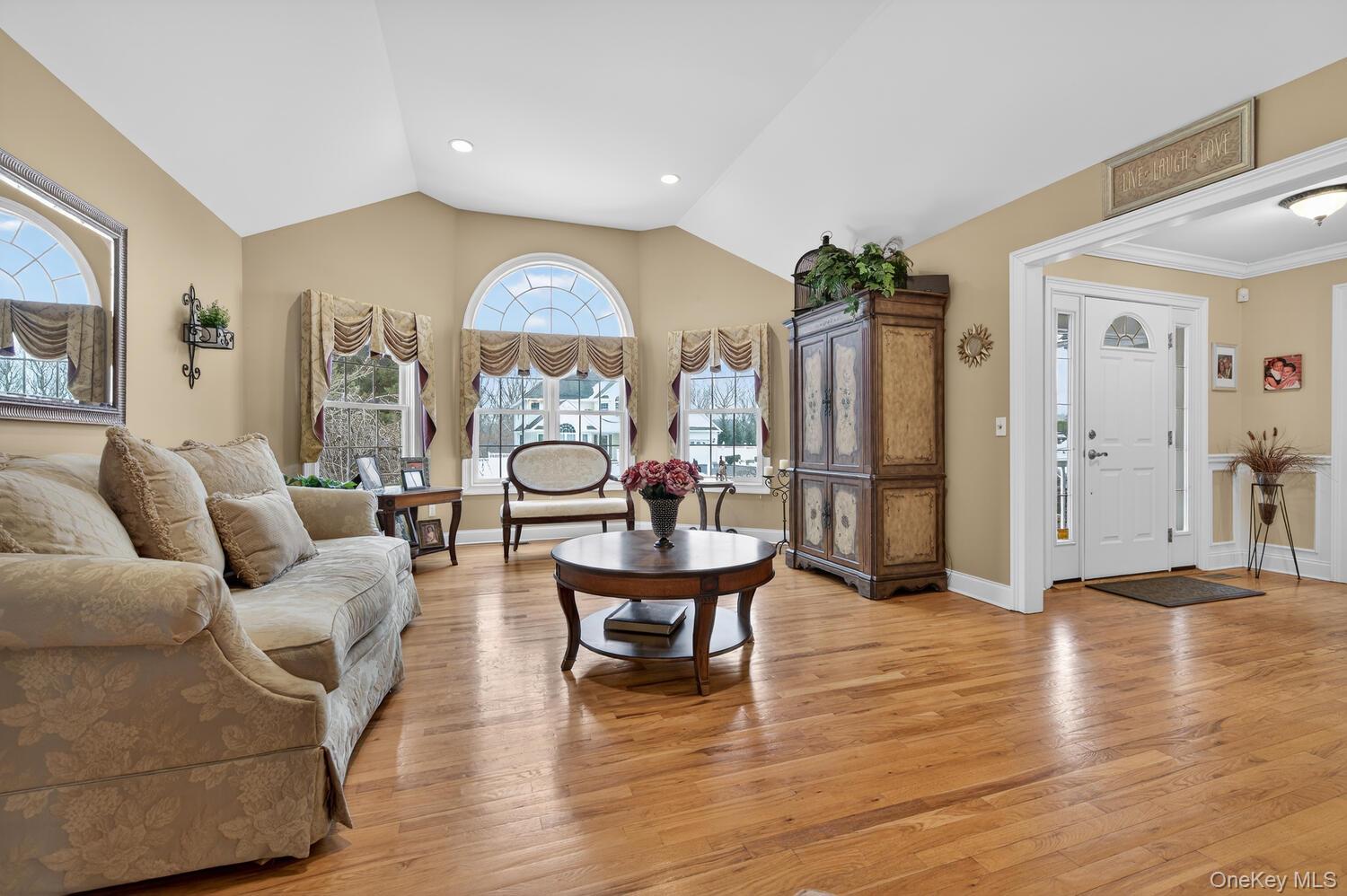 #7 photo, 10 Manor Place, מחוז סאפוק Smithtown , NY 11787