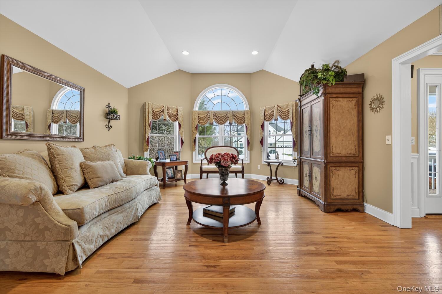 #8 photo, 10 Manor Place, מחוז סאפוק Smithtown , NY 11787