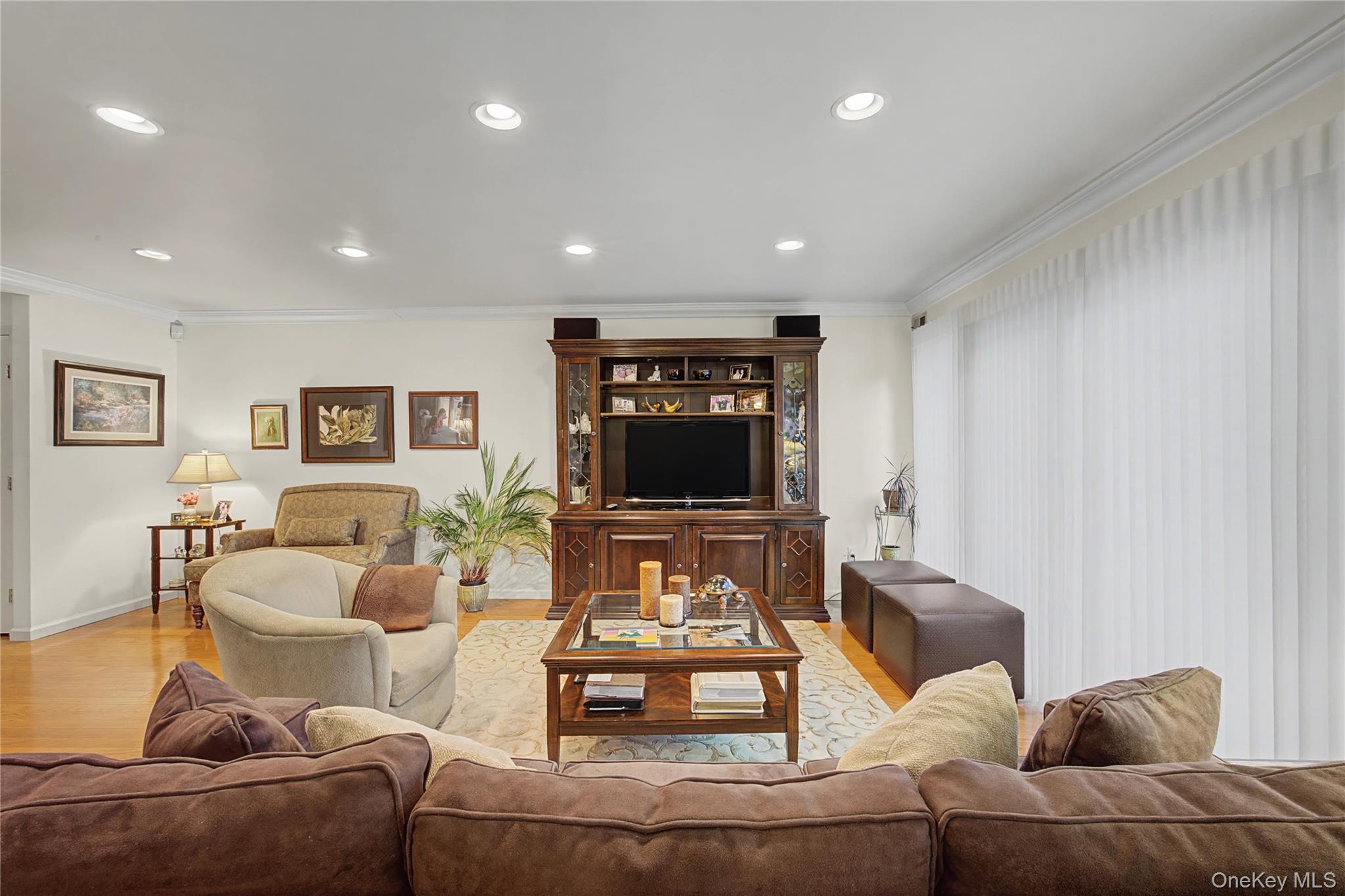 #11 photo, 84 Aspen Drive, नासाउ काउंटी Woodbury , NY 11797