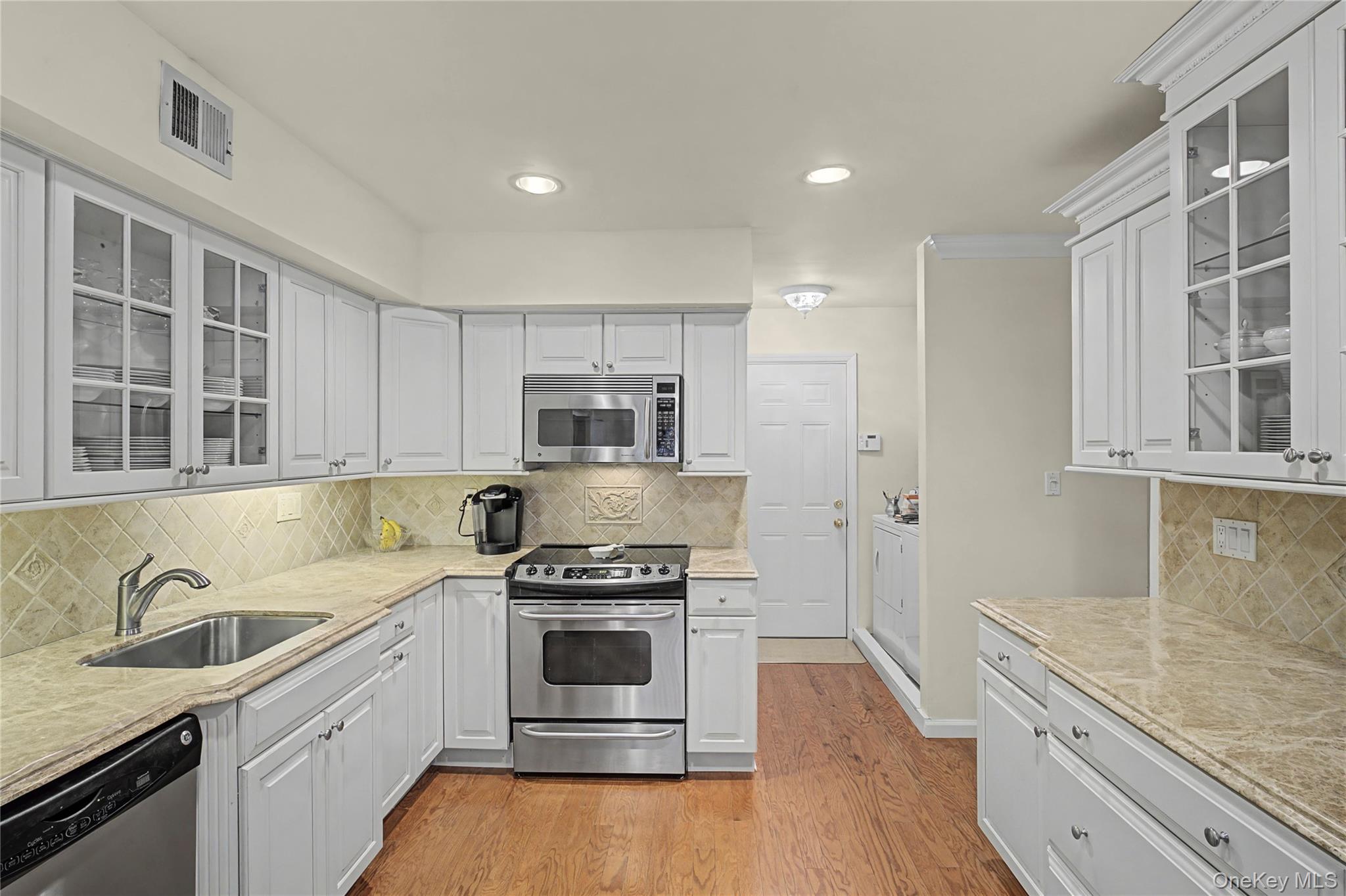 #18 photo, 84 Aspen Drive, नासाउ काउंटी Woodbury , NY 11797