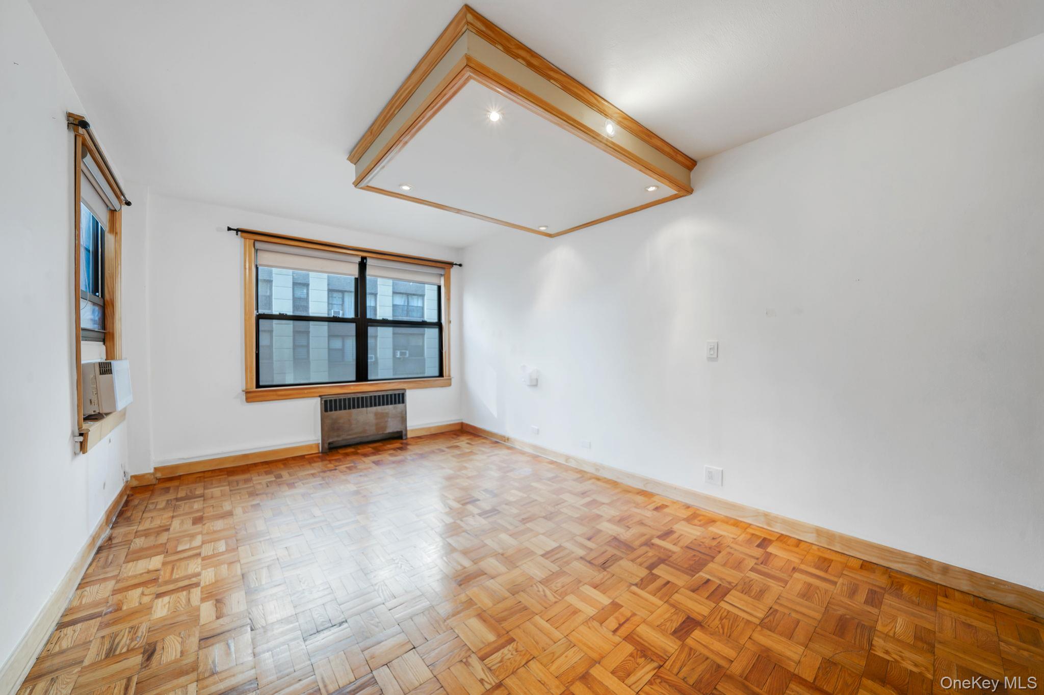 #11 photo, 98-33 64th Avenue, कुईंस Rego Park , NY 11374