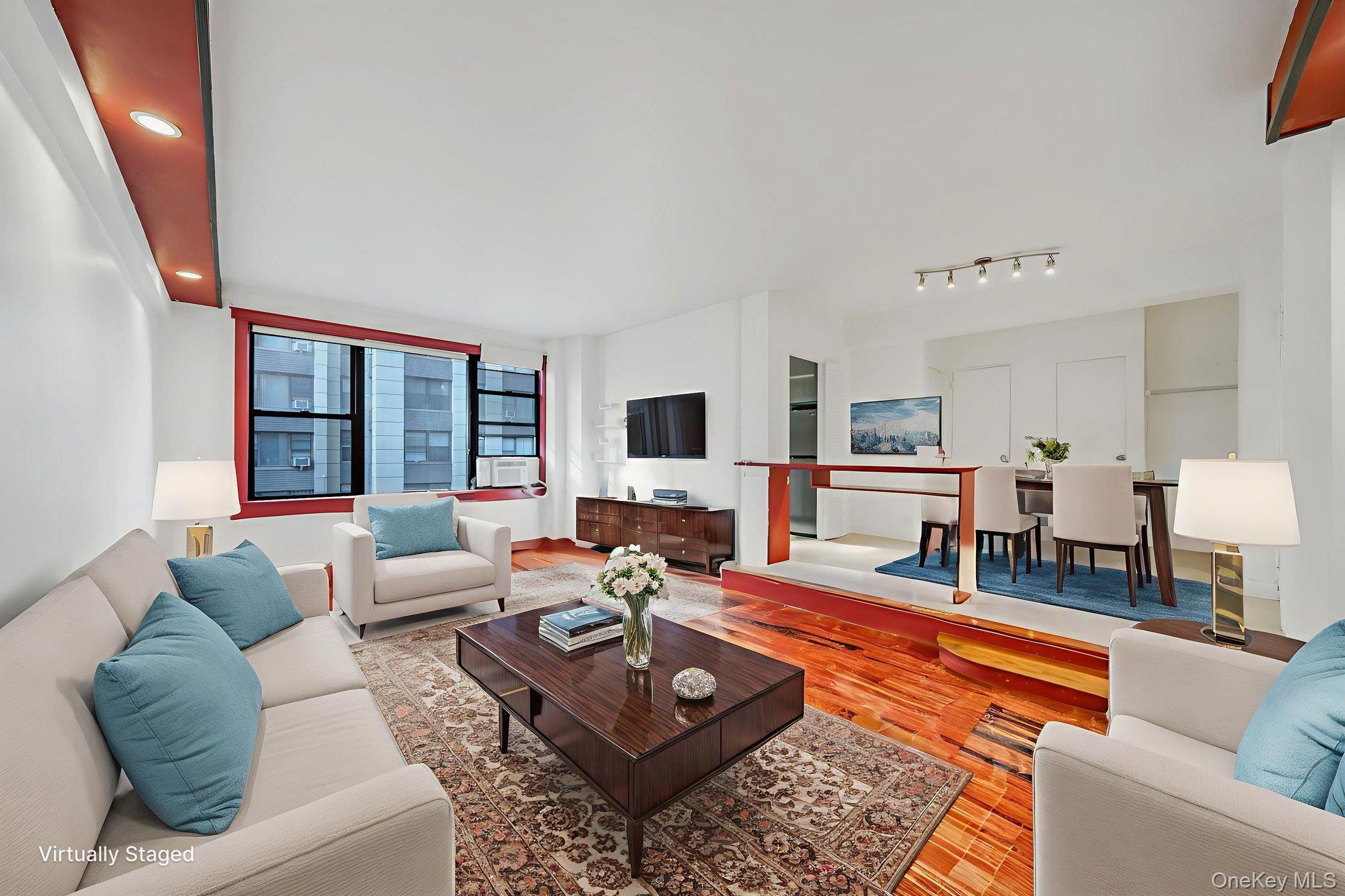 #8 photo, 98-33 64th Avenue, कुईंस Rego Park , NY 11374